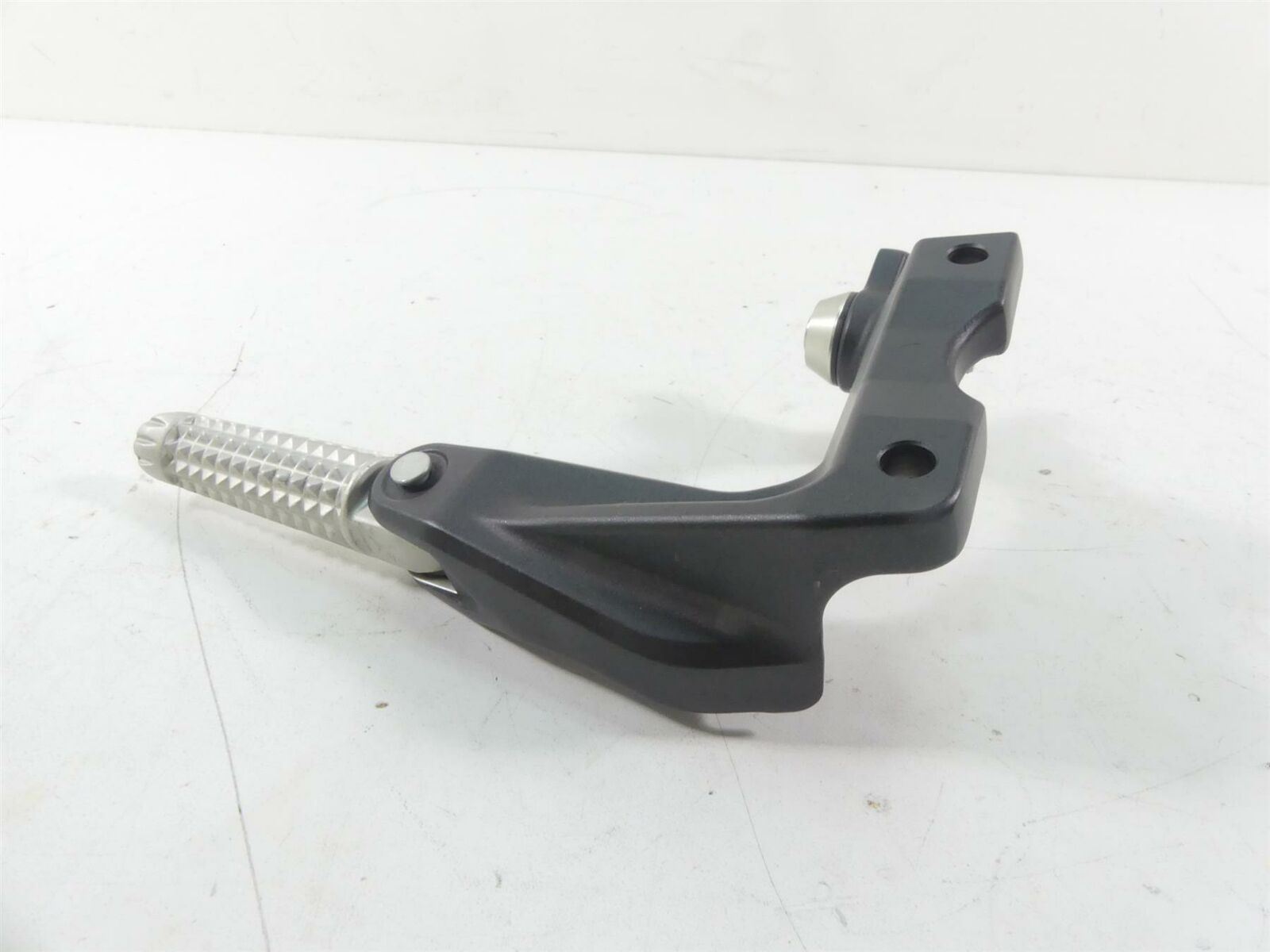 2020 Yamaha VMX17 1700 Left Passenger Footpeg Foot Peg + Mount 2S3-27430-00-00 {{ shop.shopifyCountryName }} - Mototech271