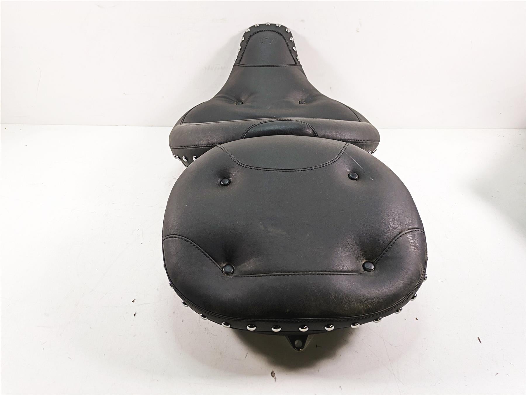 1999 Harley Touring FLHTC Electra Glide Seat Saddle Mustang Wide Studded 76652 {{ shop.shopifyCountryName }} - Mototech271