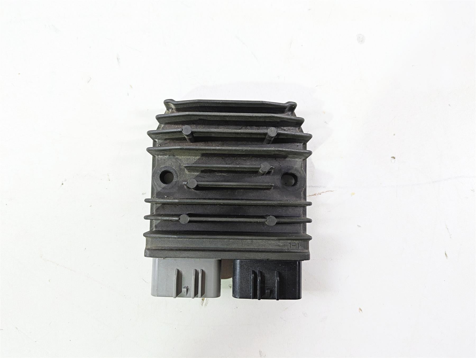 2016 Ducati Monster 1200 S Rectifier Voltage Regulator 54040321A SH821AA {{ shop.shopifyCountryName }} - Mototech271
