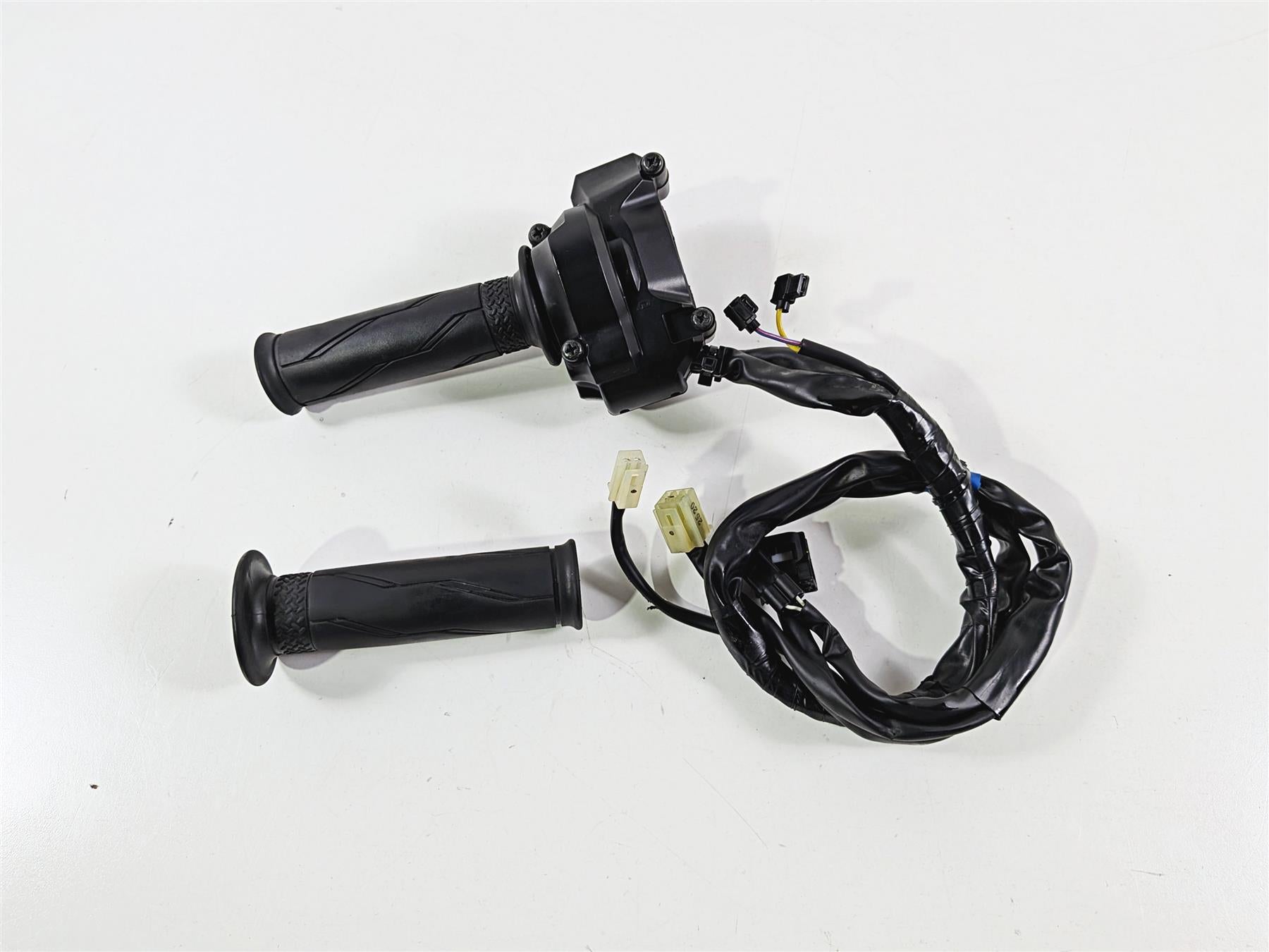 2022 Yamaha YZF R1 R1M RN65 Right Hand Control Switch E-Throttle B3L-8291R-03-00-Mototech271
