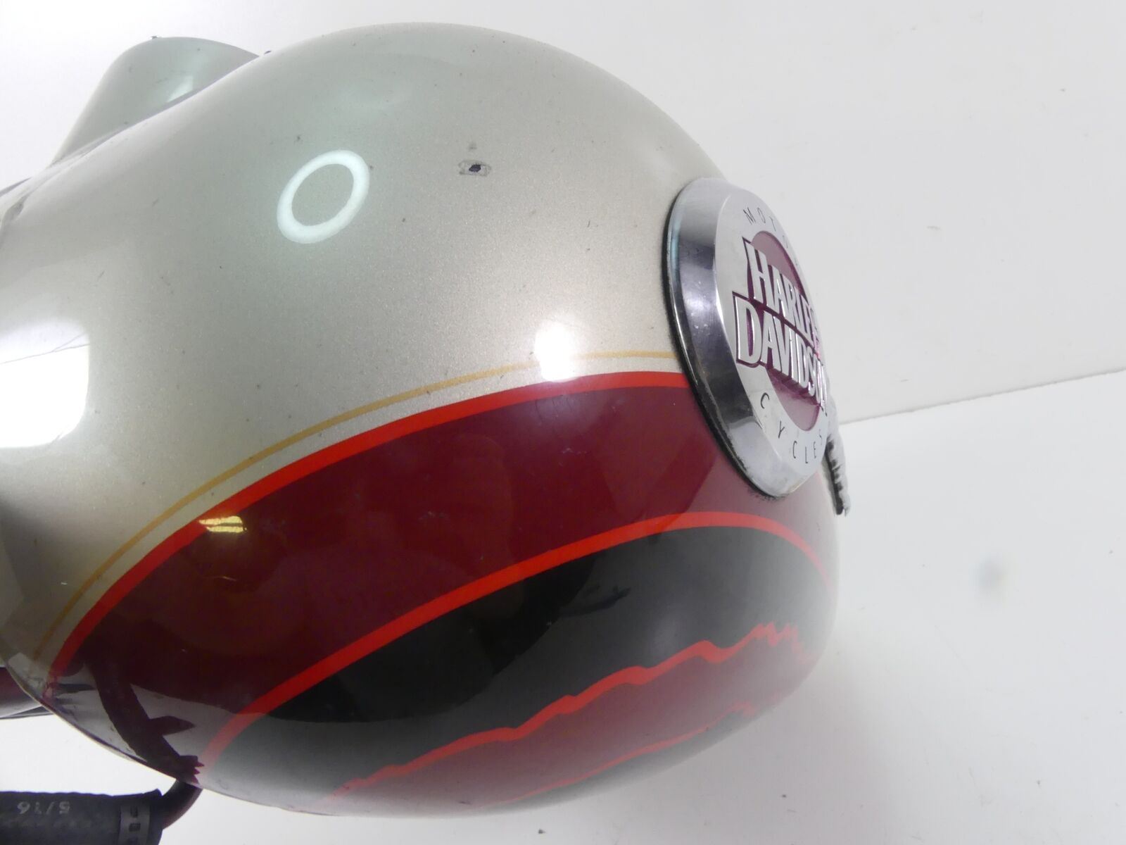 2006 Harley Touring FLHTCU SE CVO Fuel Gas Petrol Tank Reservoir - Dented 61356- {{ shop.shopifyCountryName }} - Mototech271