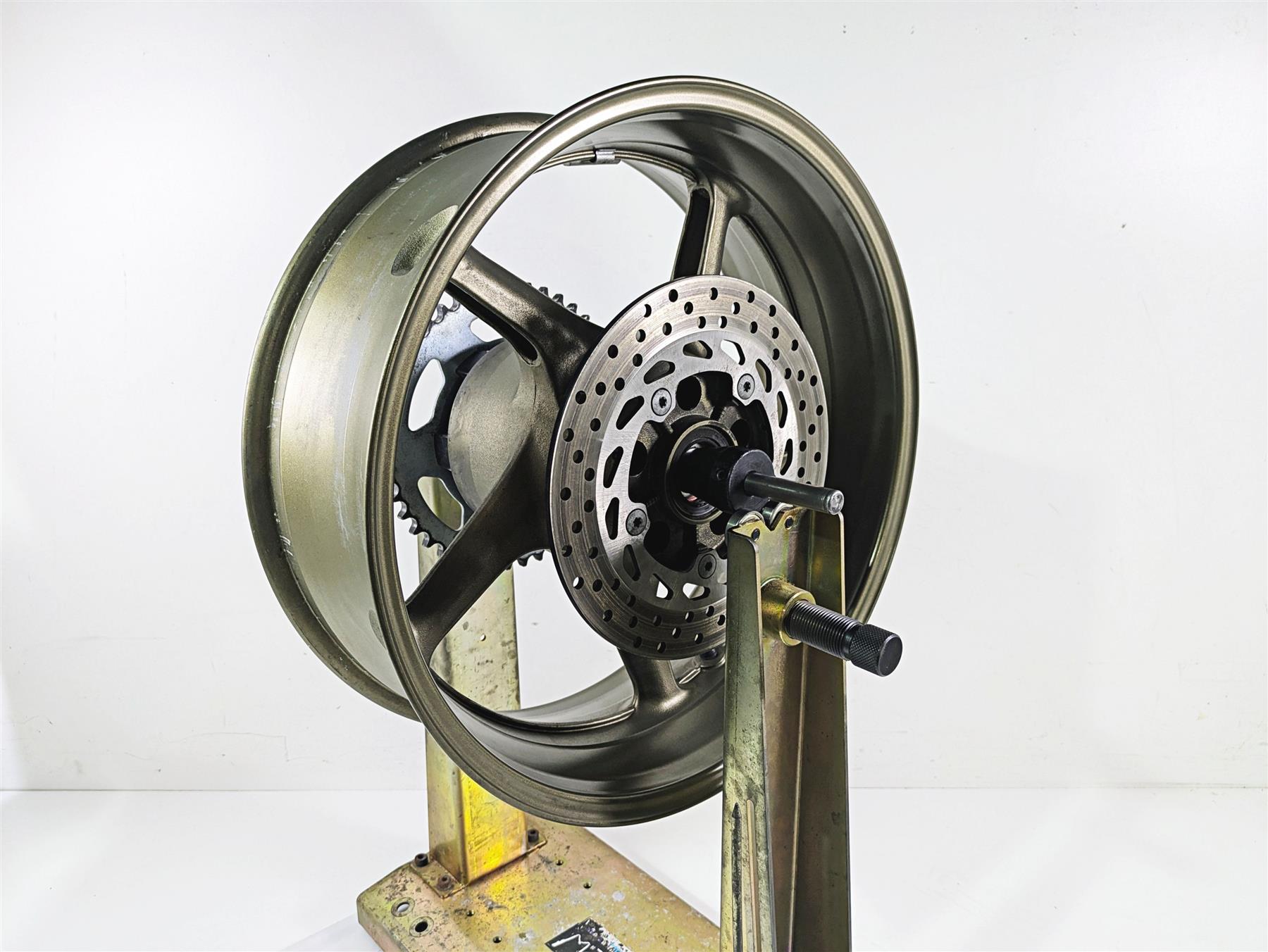 2009 Yamaha FZ1 FZS10 Fazer Straight 17x6 Rear Wheel Rim 5VY-25338-00-P2 {{ shop.shopifyCountryName }} - Mototech271