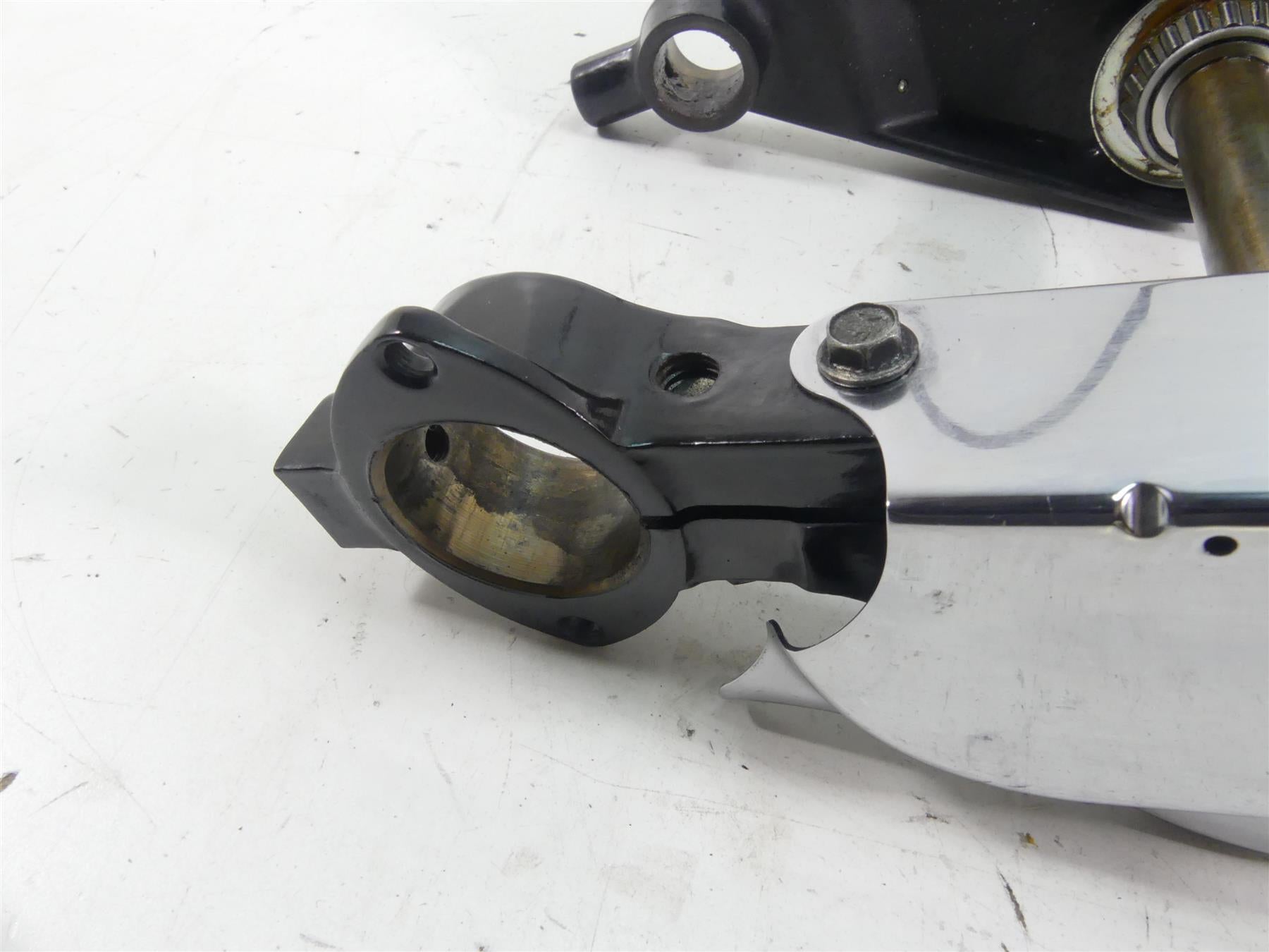 2005 Harley Touring CVO FLHTCSE Electra Glide Upper Lower Triple Tree 45446-87A {{ shop.shopifyCountryName }} - Mototech271