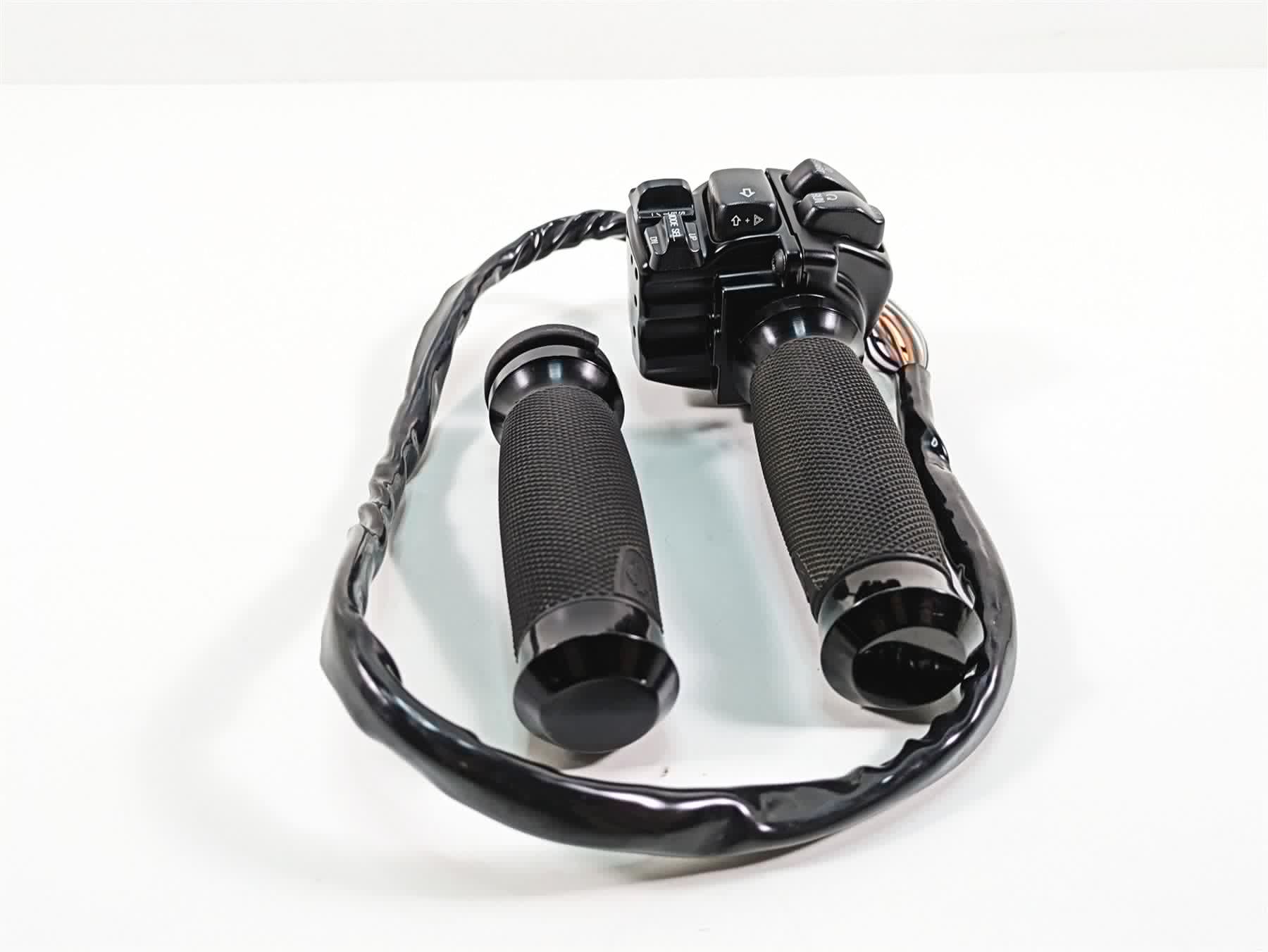 2013 Harley Touring FLHX Street Glide Right Hand Cruise Control Switch 71684-06A {{ shop.shopifyCountryName }} - Mototech271