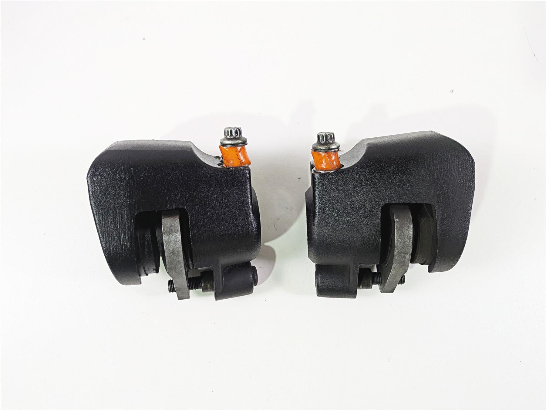 1999 Harley Dyna FXDL Low Rider Front Brake Caliper Set 44023-83C 44046-84C {{ shop.shopifyCountryName }} - Mototech271