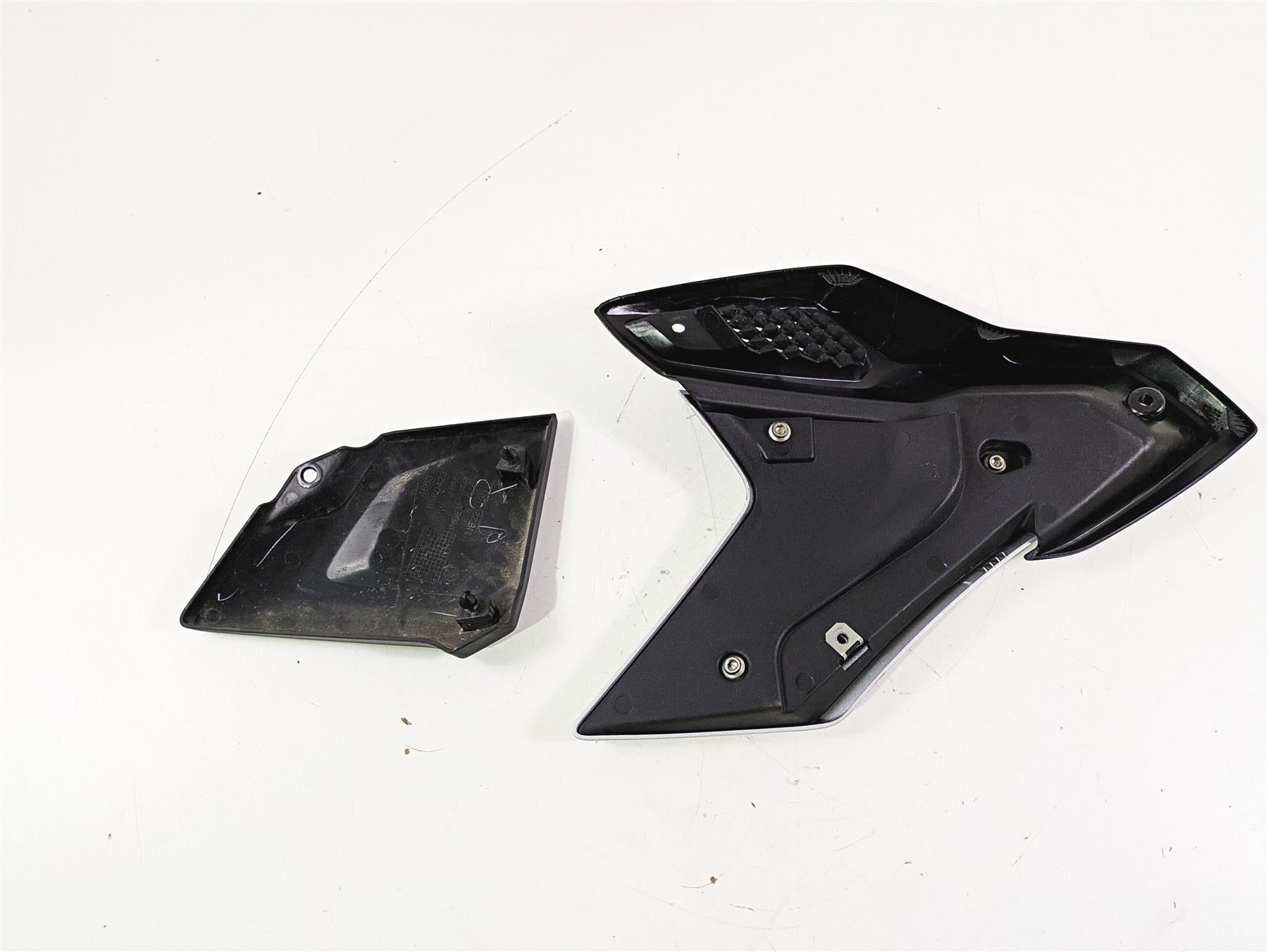 2019 BMW G310GS K02 Right Main Cover Fairing Emblem Set 46638560418 {{ shop.shopifyCountryName }} - Mototech271