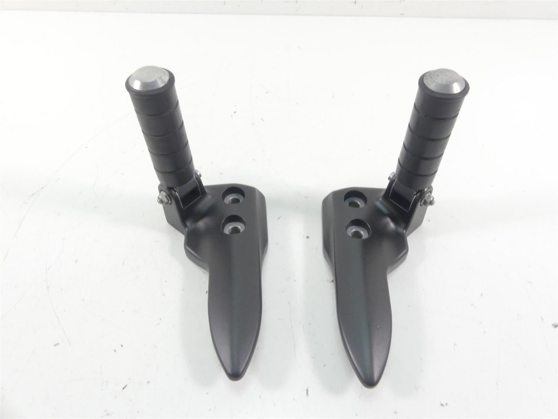 2006 Yamaha Roadliner XV1900 Rear Passenger Footpeg Rest Set 1D7-27430-00-00 | Mototech271
