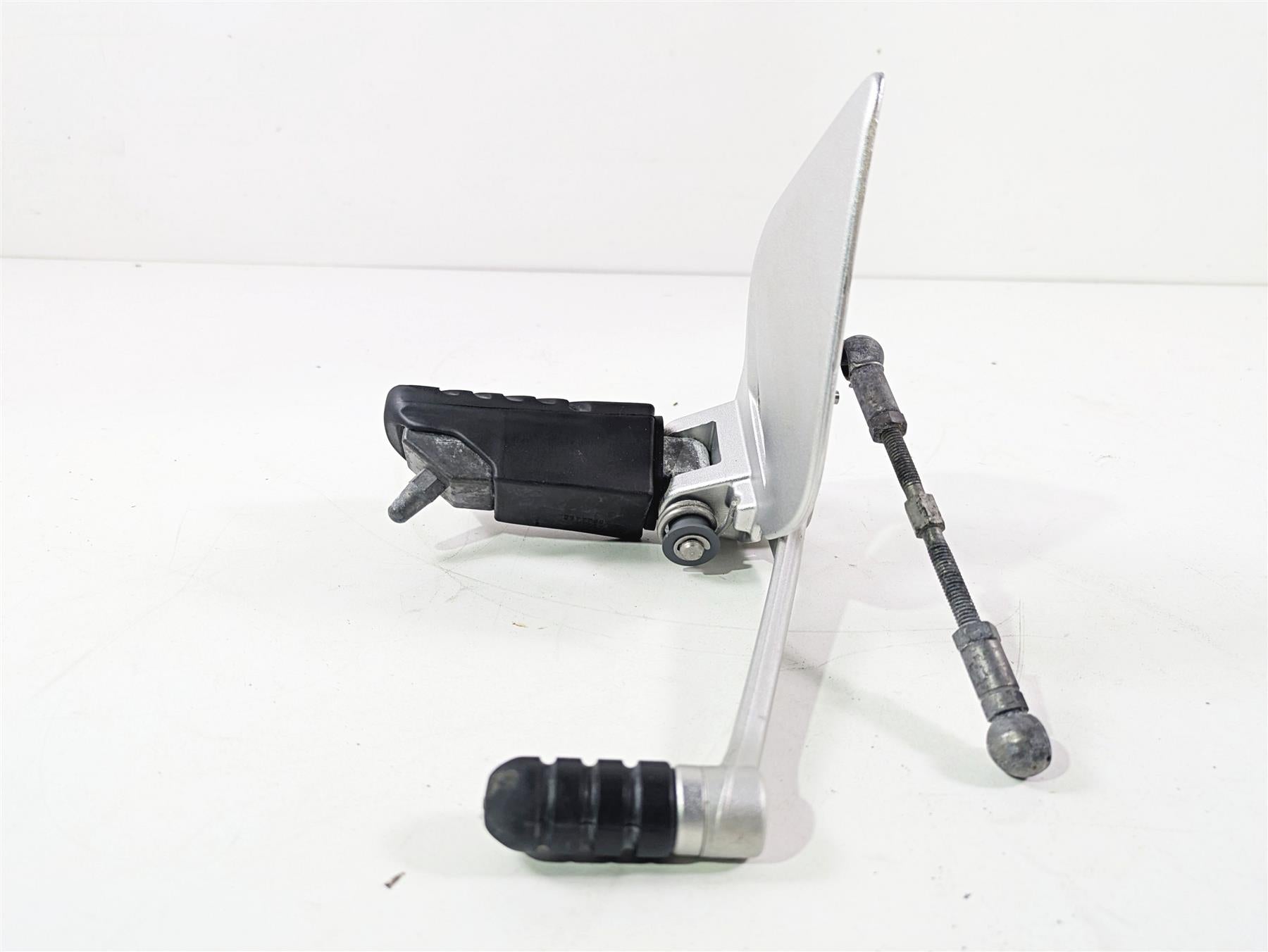 2016 BMW R1200RT K52 Front Left Foot Peg + Shifter -Read 46718535641 46718560383 {{ shop.shopifyCountryName }} - Mototech271