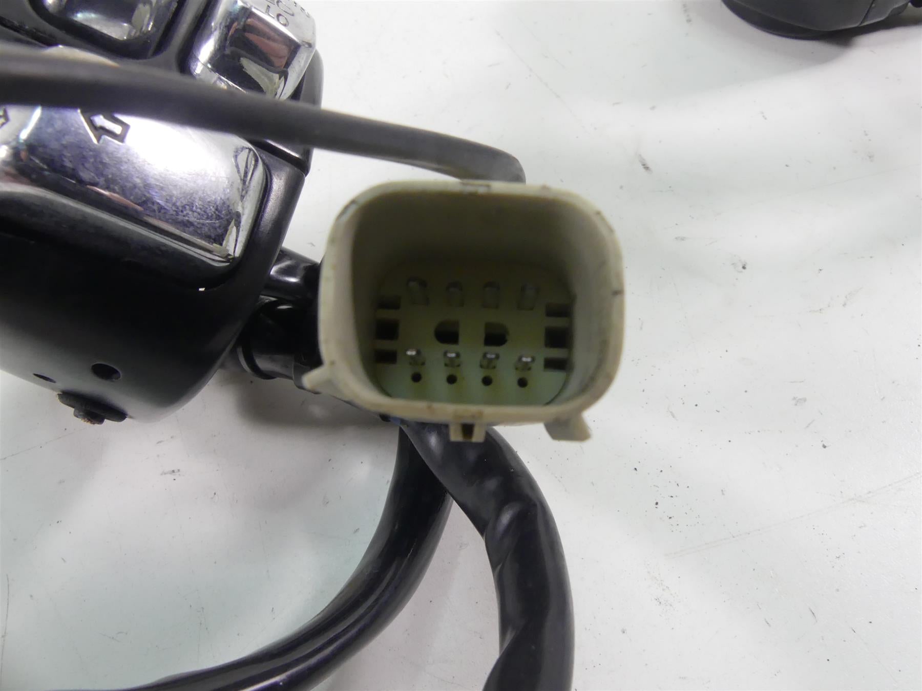 2008 Harley FXCWC Softail Rocker C Left Right Hand Control Switch Set 71682-06A {{ shop.shopifyCountryName }} - Mototech271