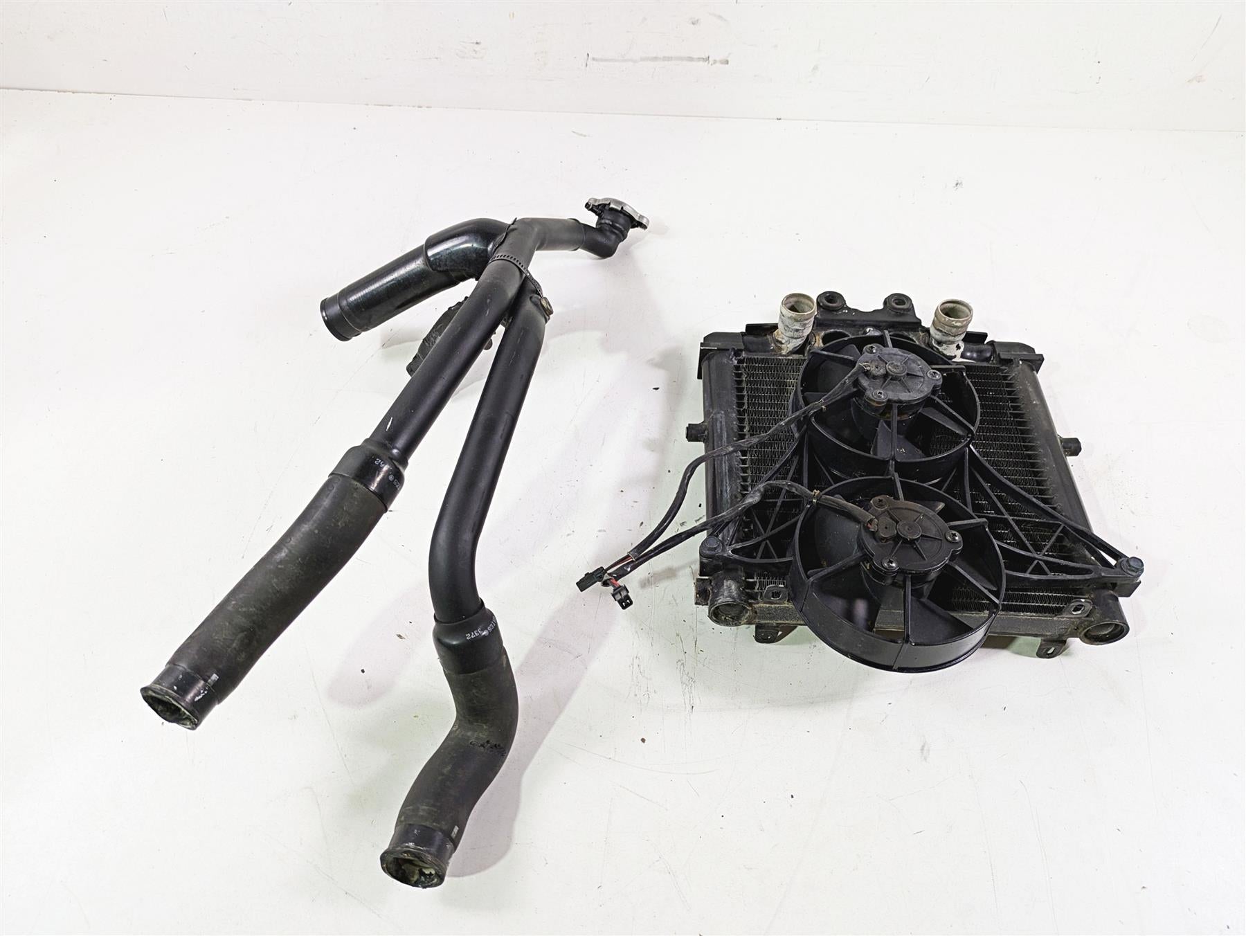 2013 Harley VRSCF Muscle Rod Radiator Fans Reservoir Hoses - Tested 26722-04 {{ shop.shopifyCountryName }} - Mototech271