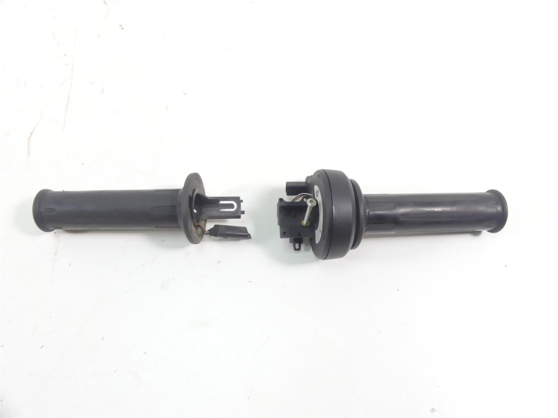2017 BMW F800GS K72 Left Right Heated Hand Grip Set 61318552119 61318522470 {{ shop.shopifyCountryName }} - Mototech271