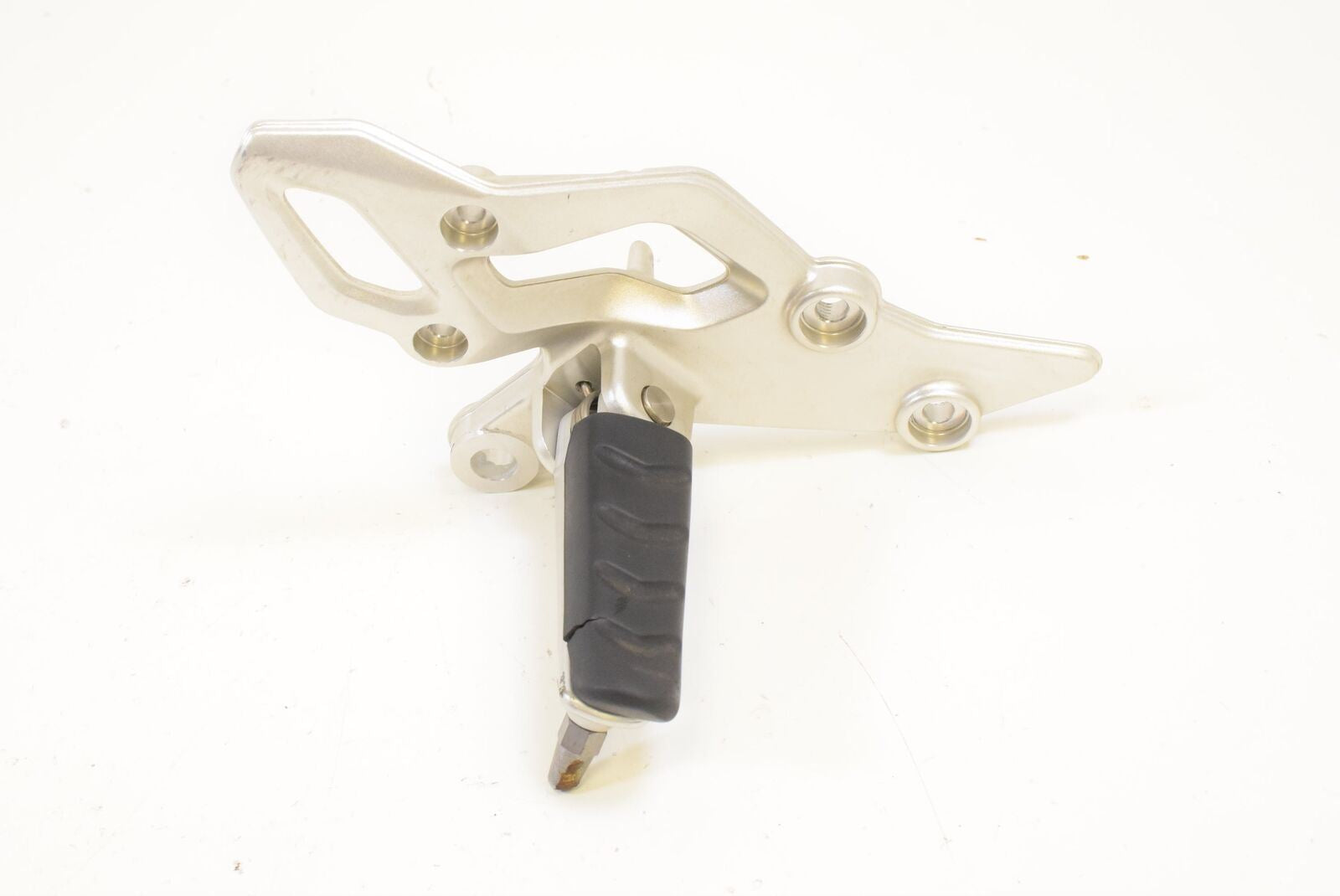 2016 BMW R1200R R1200 R K53 Right Rider Driver Footpeg Foot Peg 46718540797 {{ shop.shopifyCountryName }} - Mototech271