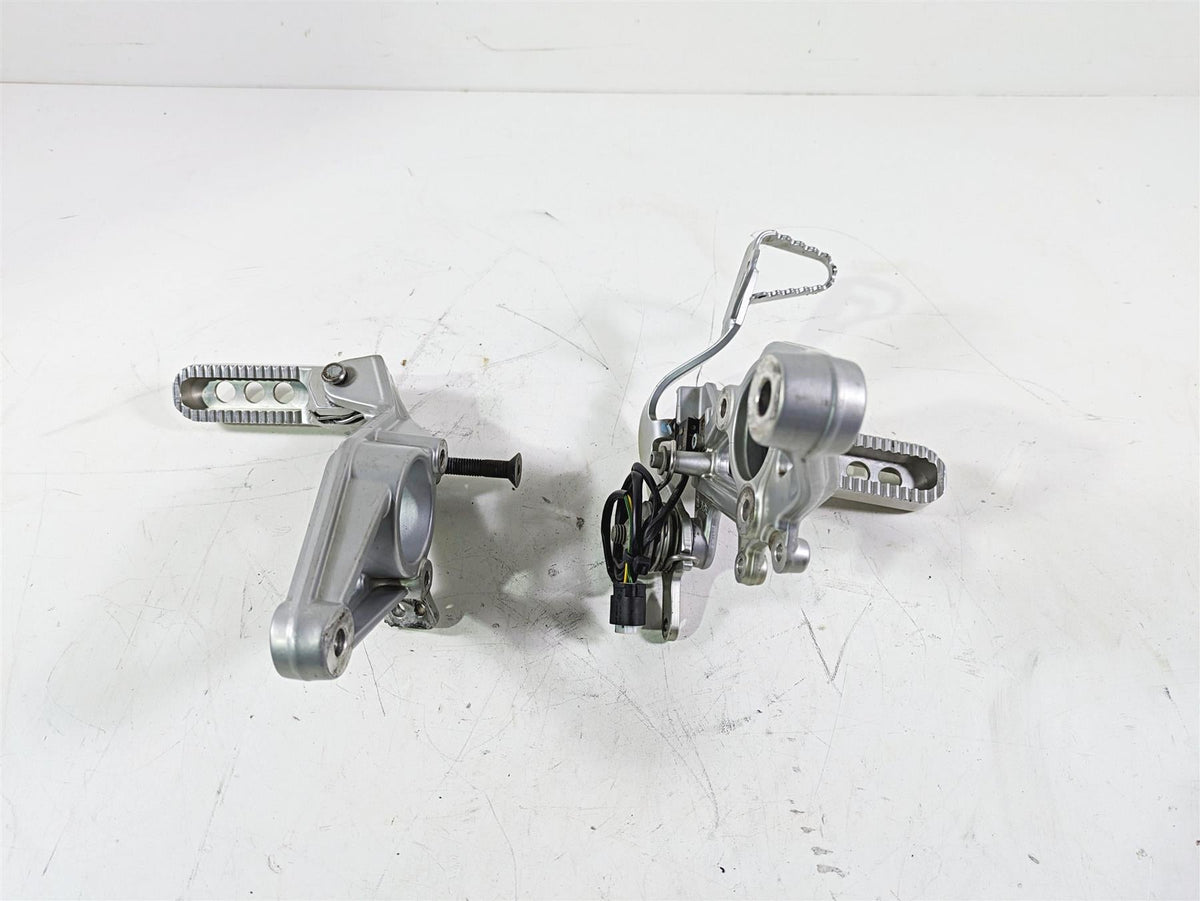 2004 BMW R1150GS R21 Left Right Front Footpeg & Brake Pedal Set 46712335597 {{ shop.shopifyCountryName }} - Mototech271