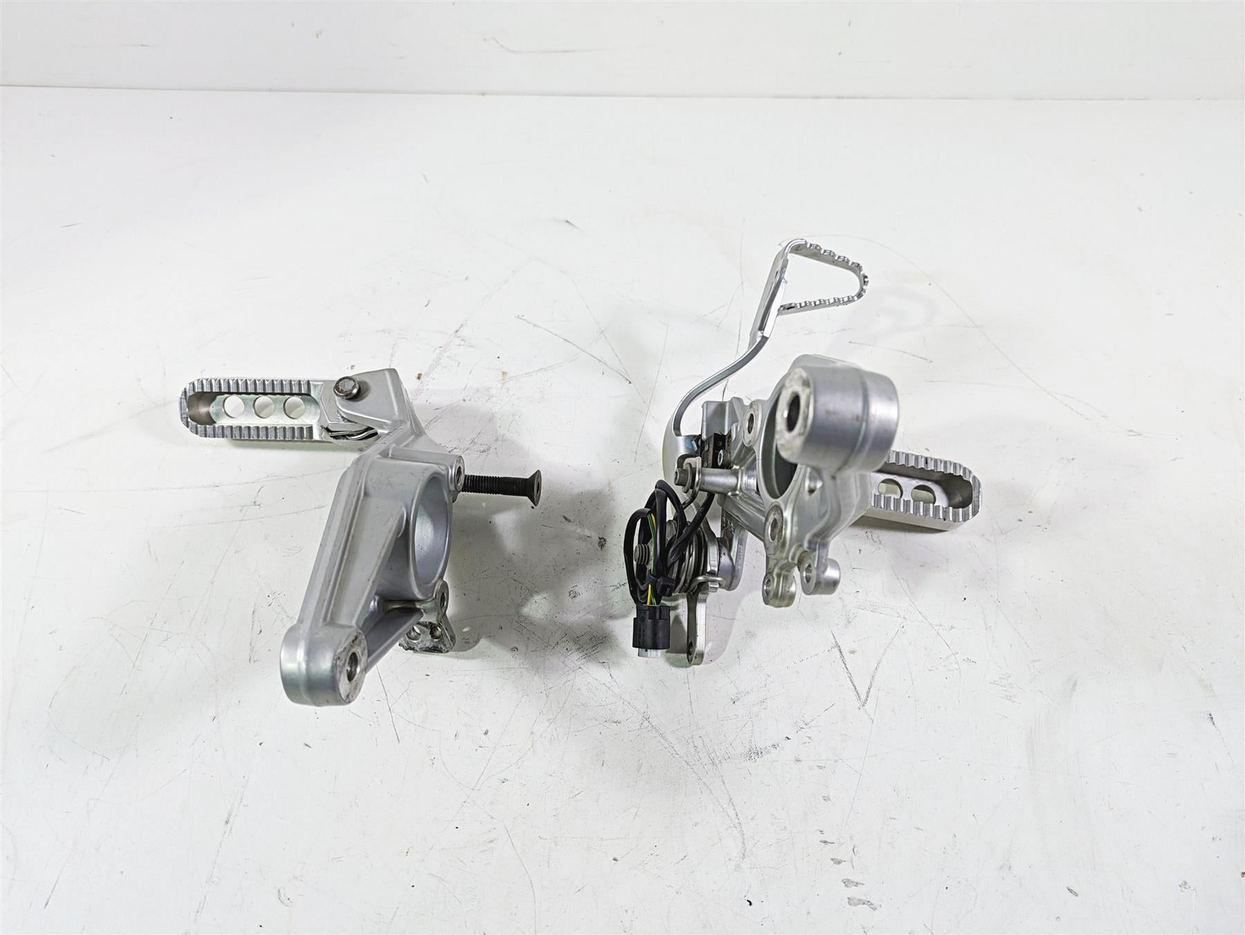 2004 BMW R1150GS R21 Left Right Front Footpeg & Brake Pedal Set 46712335597 | Mototech271