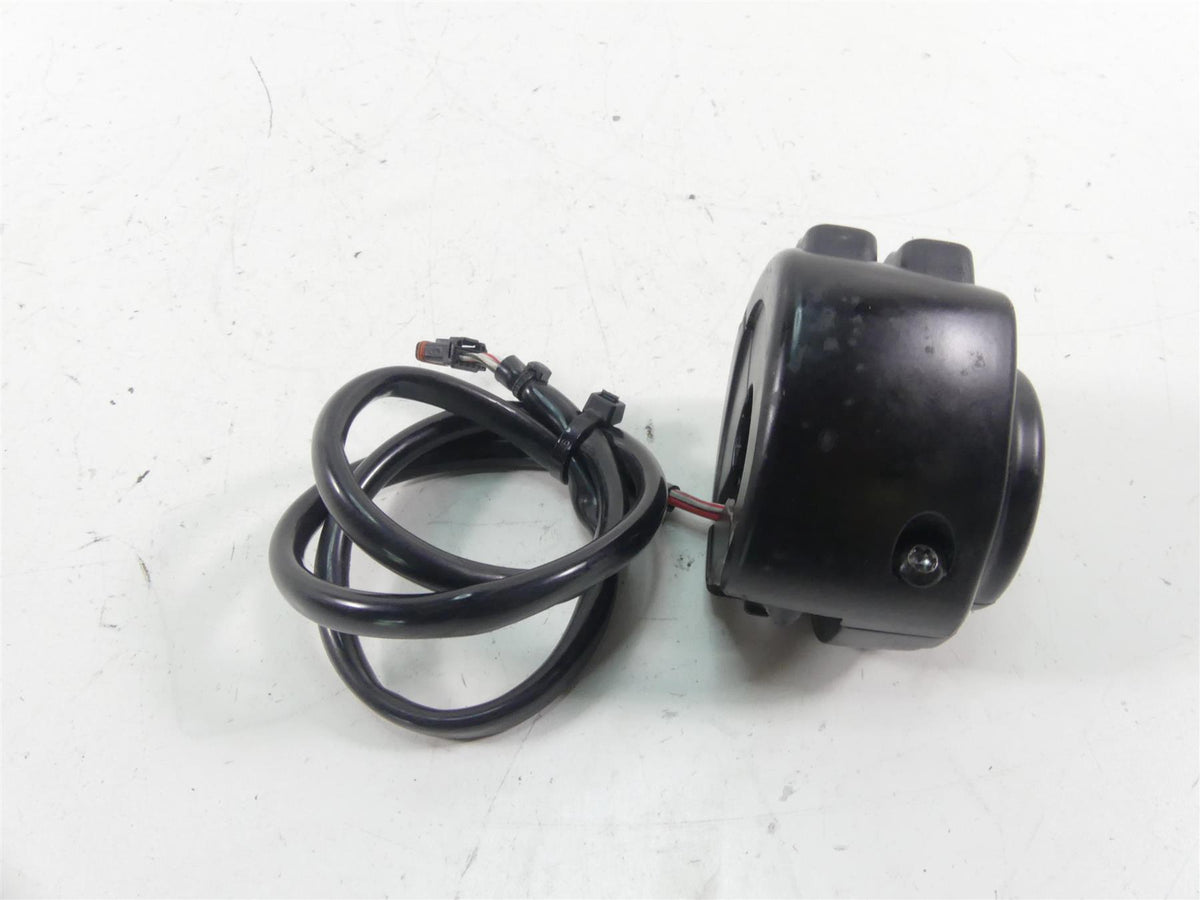 2021 Harley Softail FXBBS Street Bob Left Hand Light Control Switch 71500292 {{ shop.shopifyCountryName }} - Mototech271