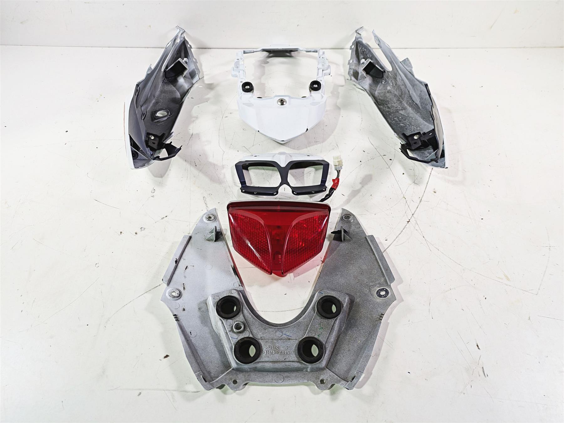 2016 Suzuki GSXR1000 Tail Fairing Cover & Taillight Set 47310-47H00