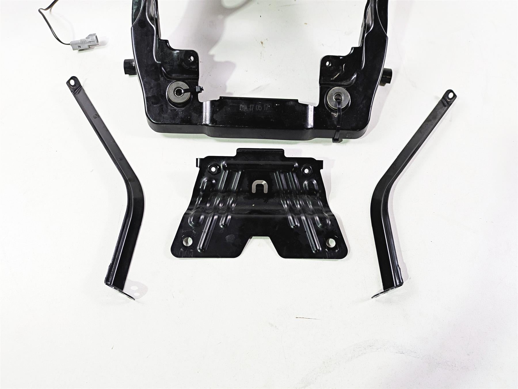 2017 Indian Chieftain Limited Front Fairing Stay Holder Carrier 1022608 {{ shop.shopifyCountryName }} - Mototech271