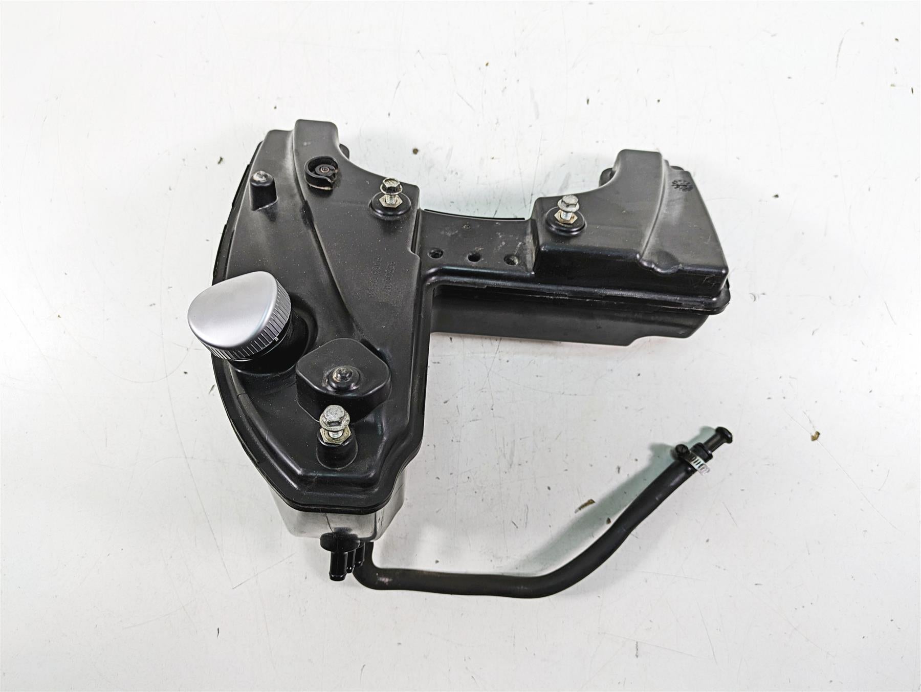 2019 Harley XL883N Sportster Iron Oil Tank Reservoir & Dip Stick 62500017 {{ shop.shopifyCountryName }} - Mototech271