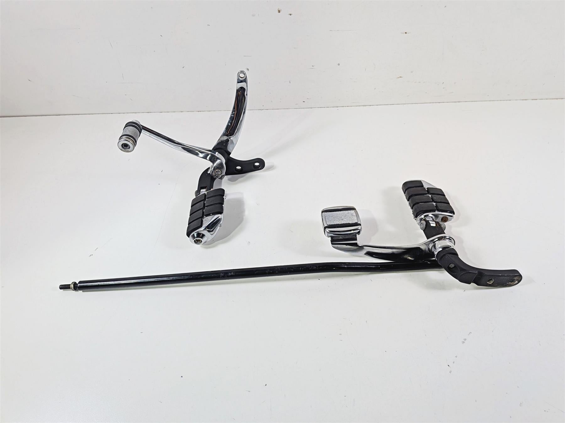 1998 Harley Dyna FXDL Low Rider Front Rider Footpeg + Brake Shift Lever 50649-90 {{ shop.shopifyCountryName }} - Mototech271