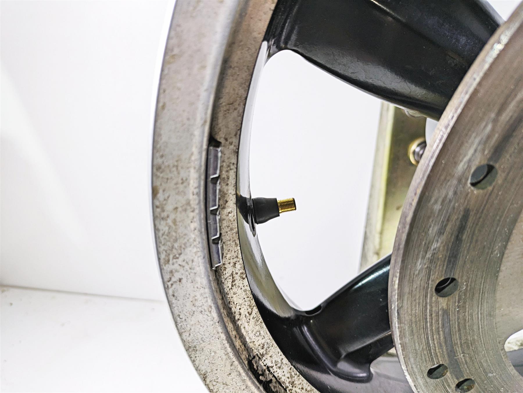 2012 Harley FLD Dyna Switchback Rear Wheel Rim 17x4.5 Straight 41929-12A {{ shop.shopifyCountryName }} - Mototech271