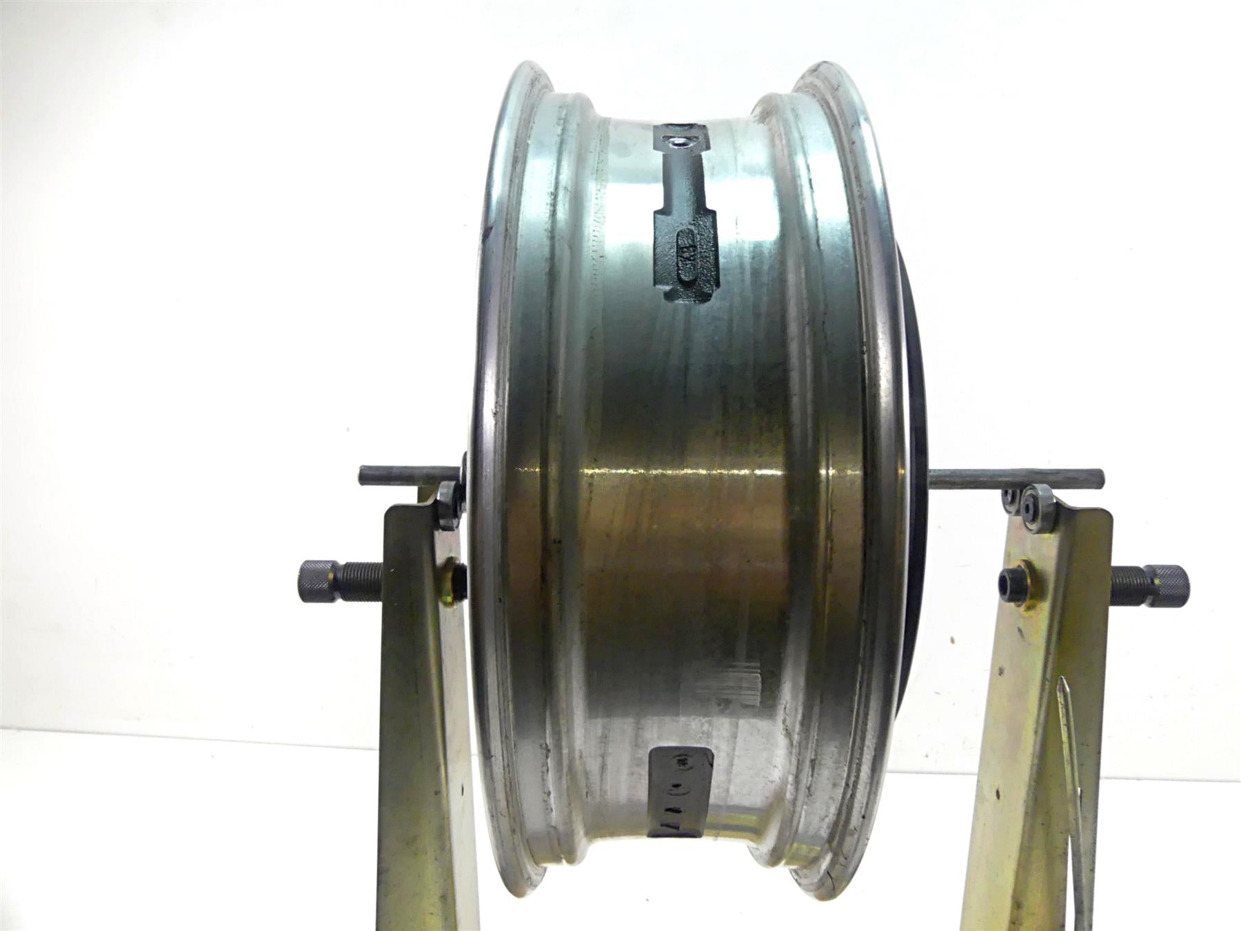 2019 Indian Chieftain Classic Straight 16x5 Rear Wheel Rim 1522506 {{ shop.shopifyCountryName }} - Mototech271