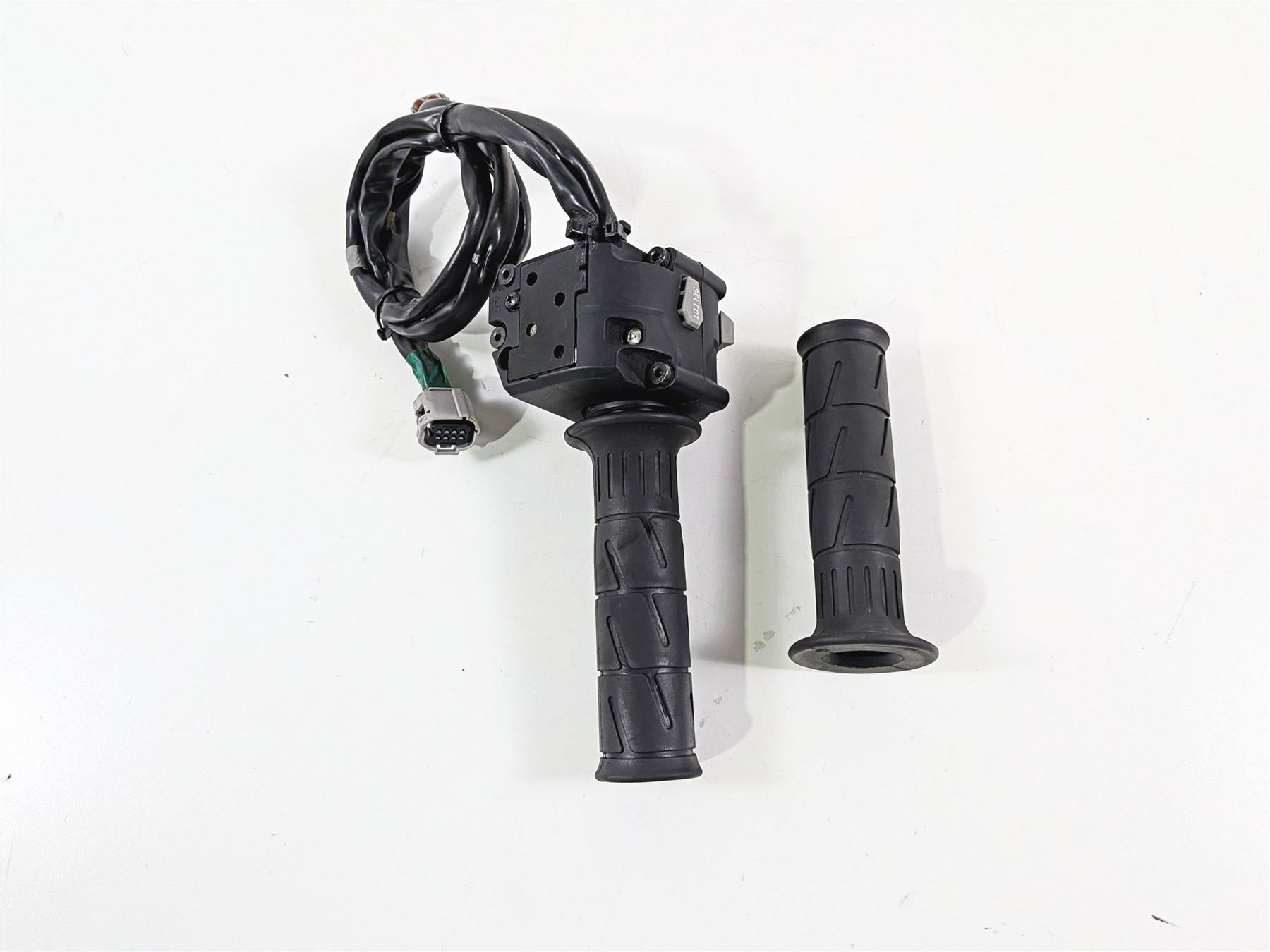 2022 Kawasaki ZX10R ZX1000 Ninja Right Hand Start Control Switch 46091-0585 {{ shop.shopifyCountryName }} - Mototech271