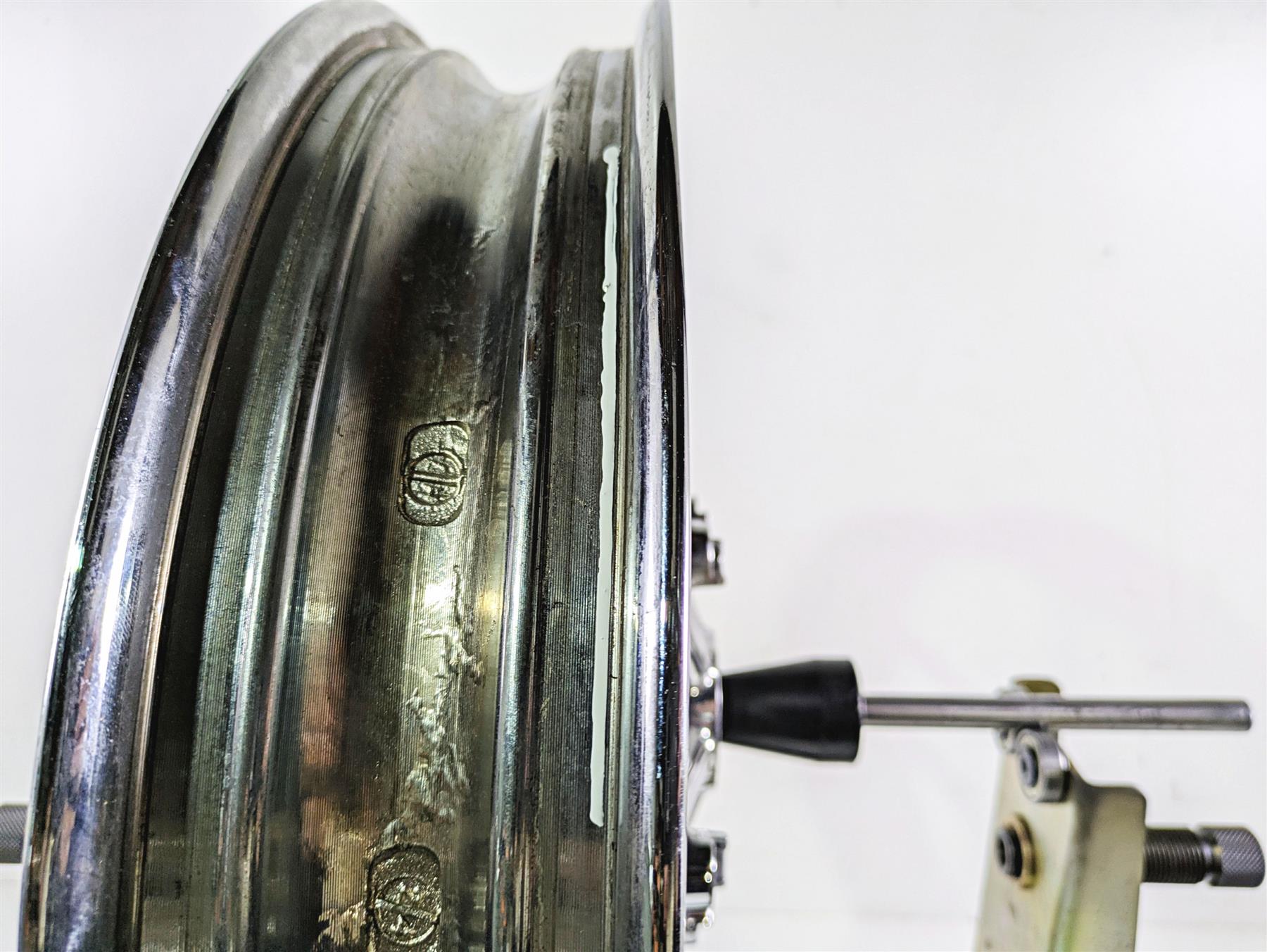 2013 Harley VRSCF Muscle Rod 19x3 Chrome Front Wheel Rim - Dent 43300079 {{ shop.shopifyCountryName }} - Mototech271
