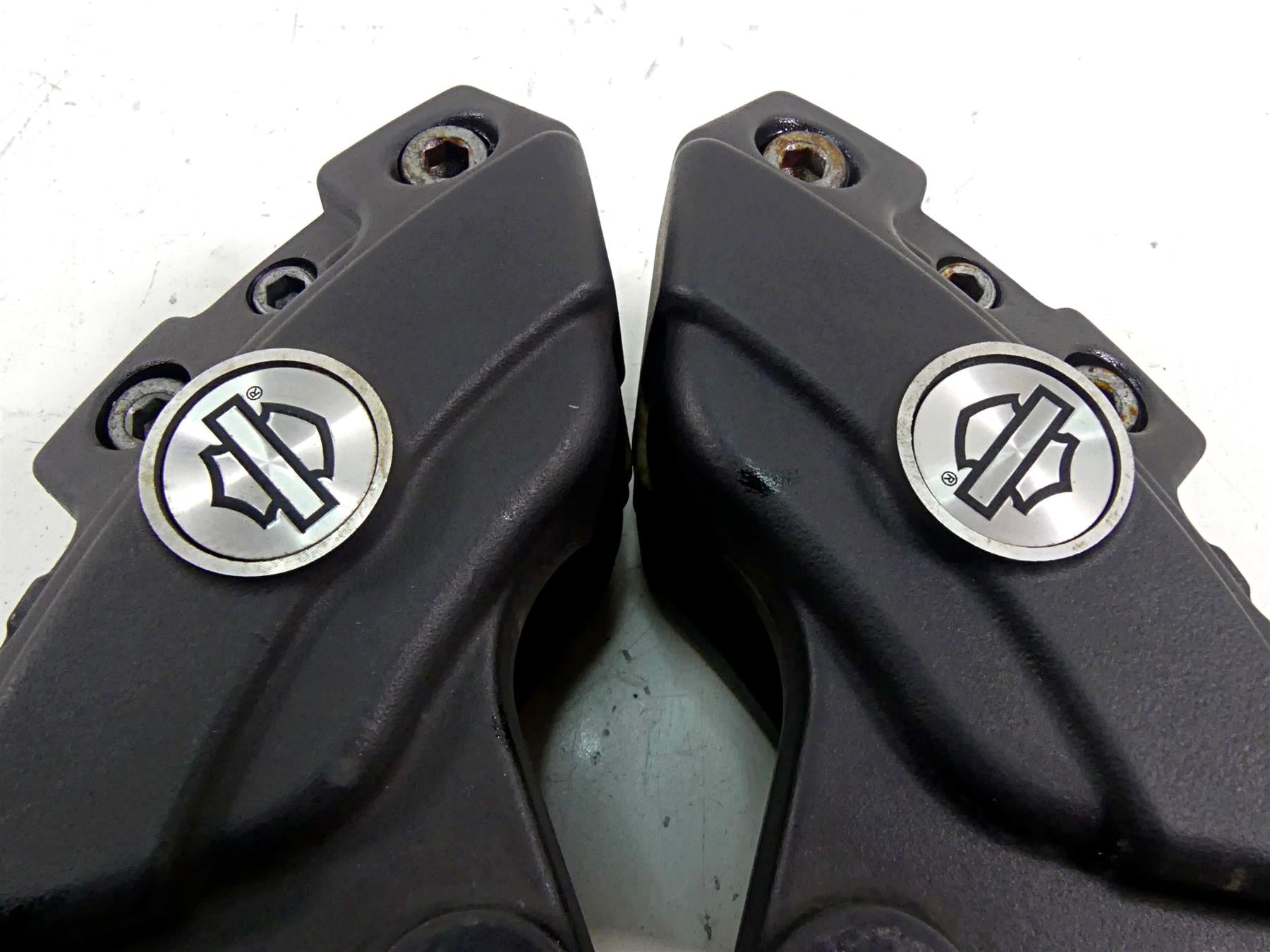 2015 Harley Touring FLHXS Street Glide Front Brake Caliper Set 43027-08 44023-08 {{ shop.shopifyCountryName }} - Mototech271