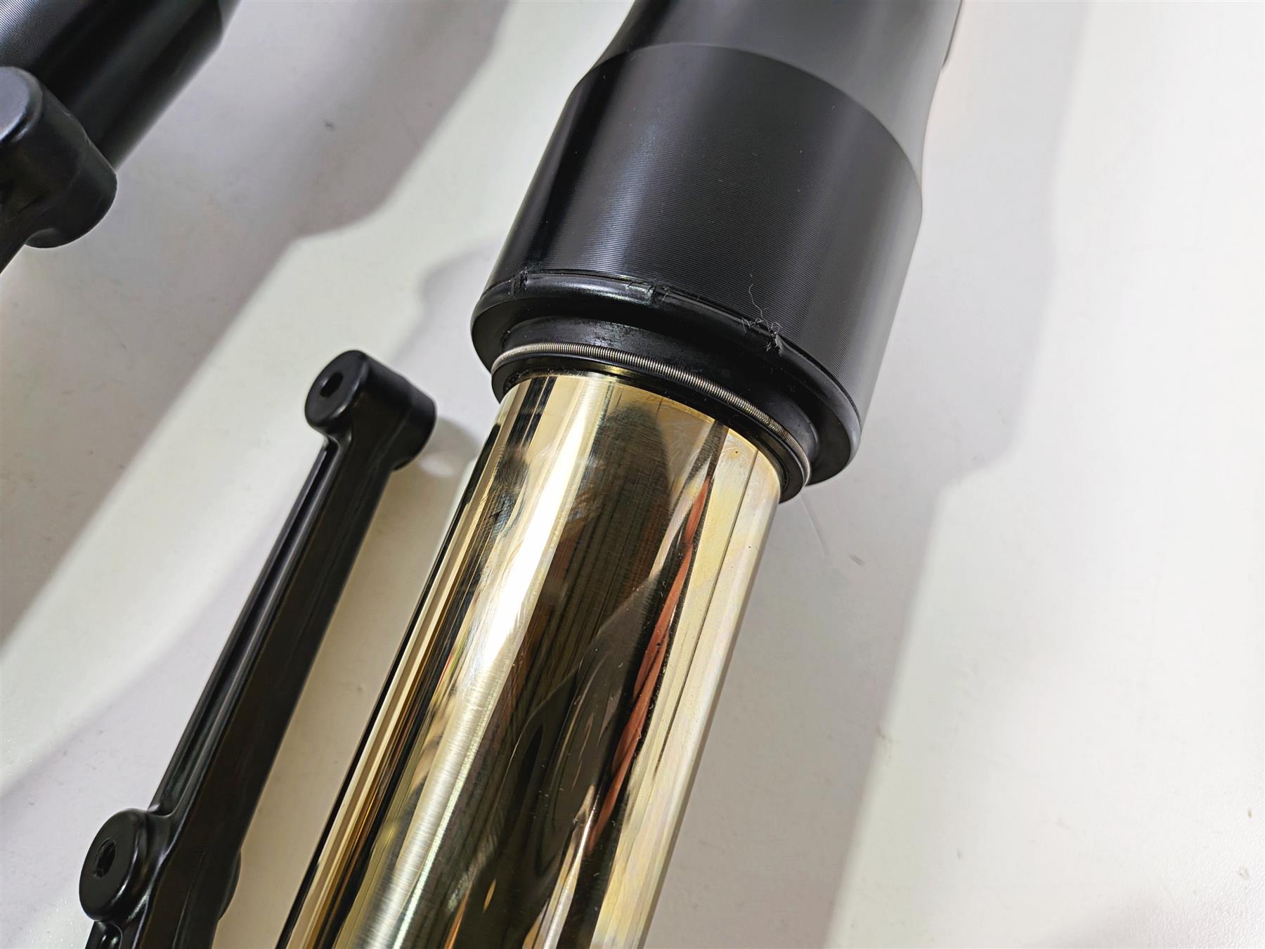 2019 Triumph Speed Triple RS 1050 Black Ohlins Front Fork Legs T2044034 T2044036 {{ shop.shopifyCountryName }} - Mototech271