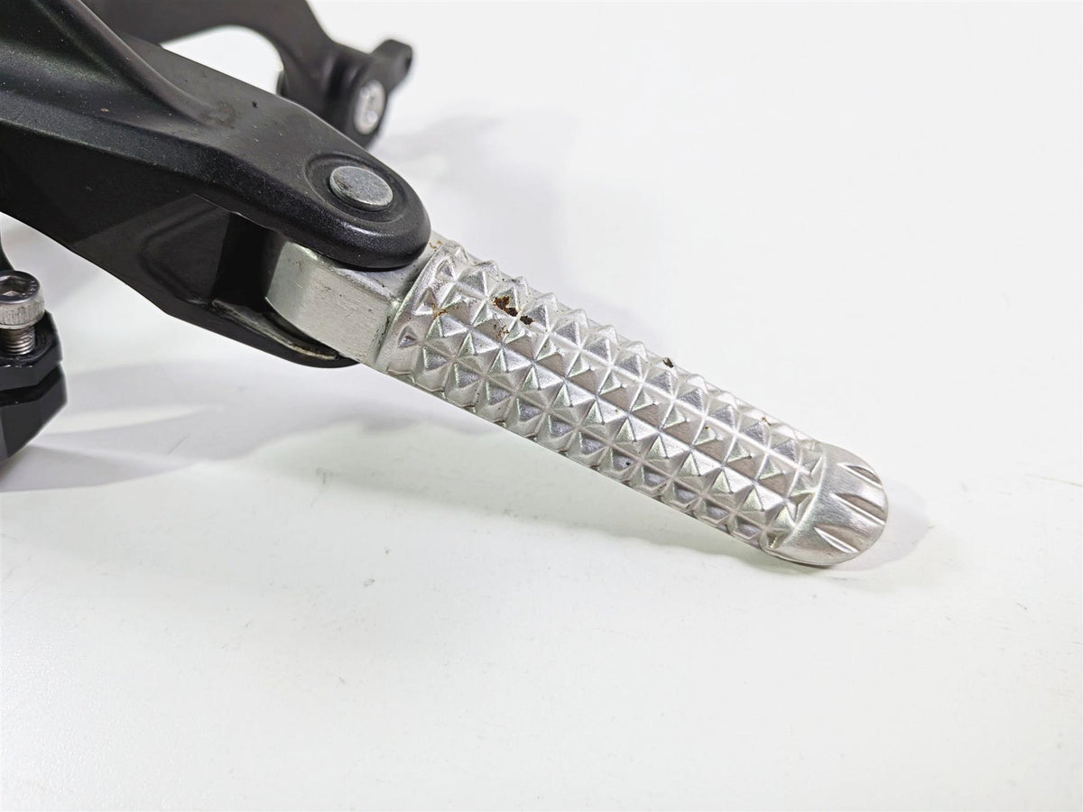 2009 Yamaha VMX17 V-Max 1700 Rear Passenger Footpeg Set - Read 2S3-27430-00-00-Mototech271
