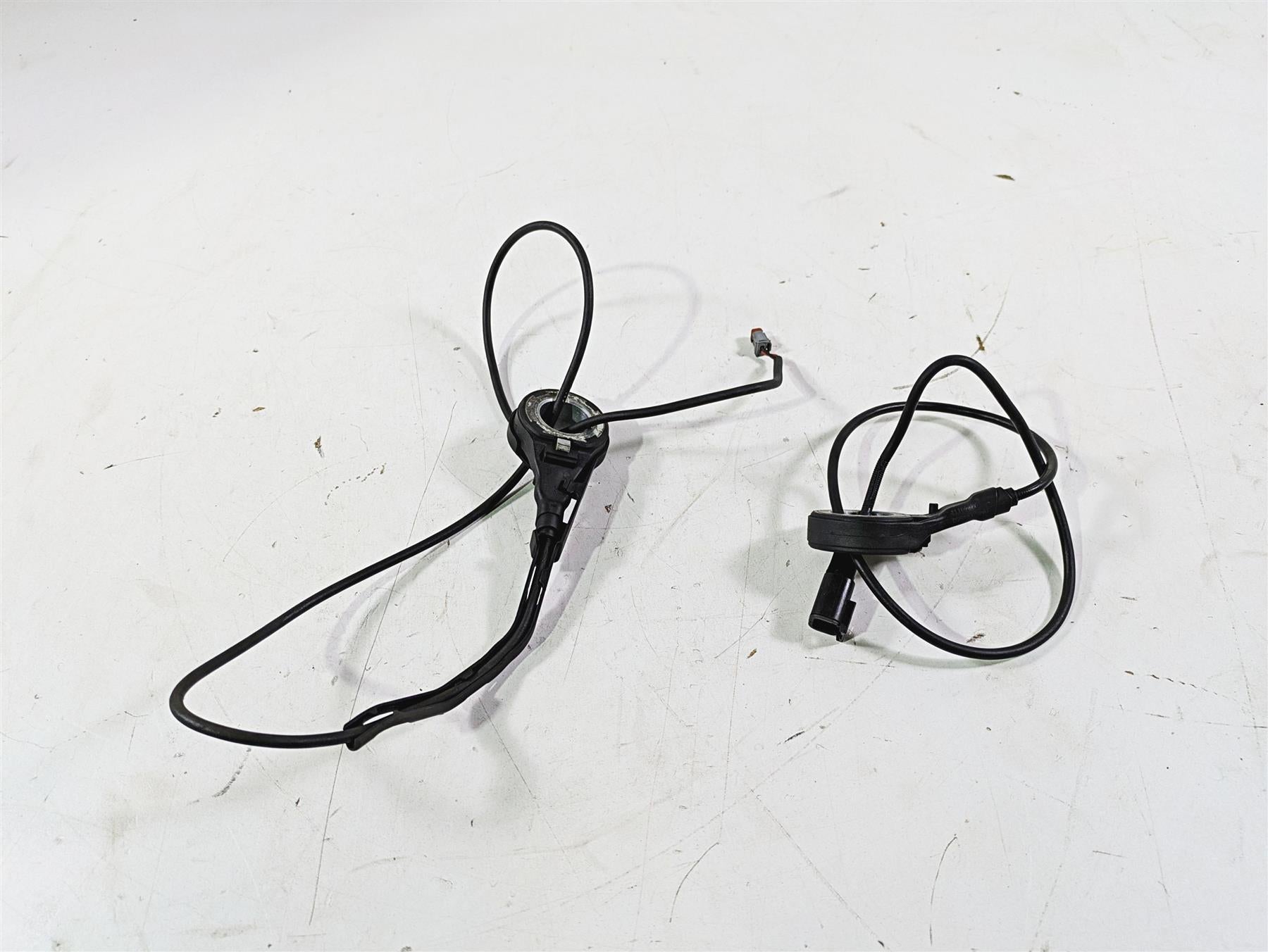 2018 Harley Softail FXFBS Fat Bob Abs Brake Wheel Speed Sensor Set 41100076 | Mototech271