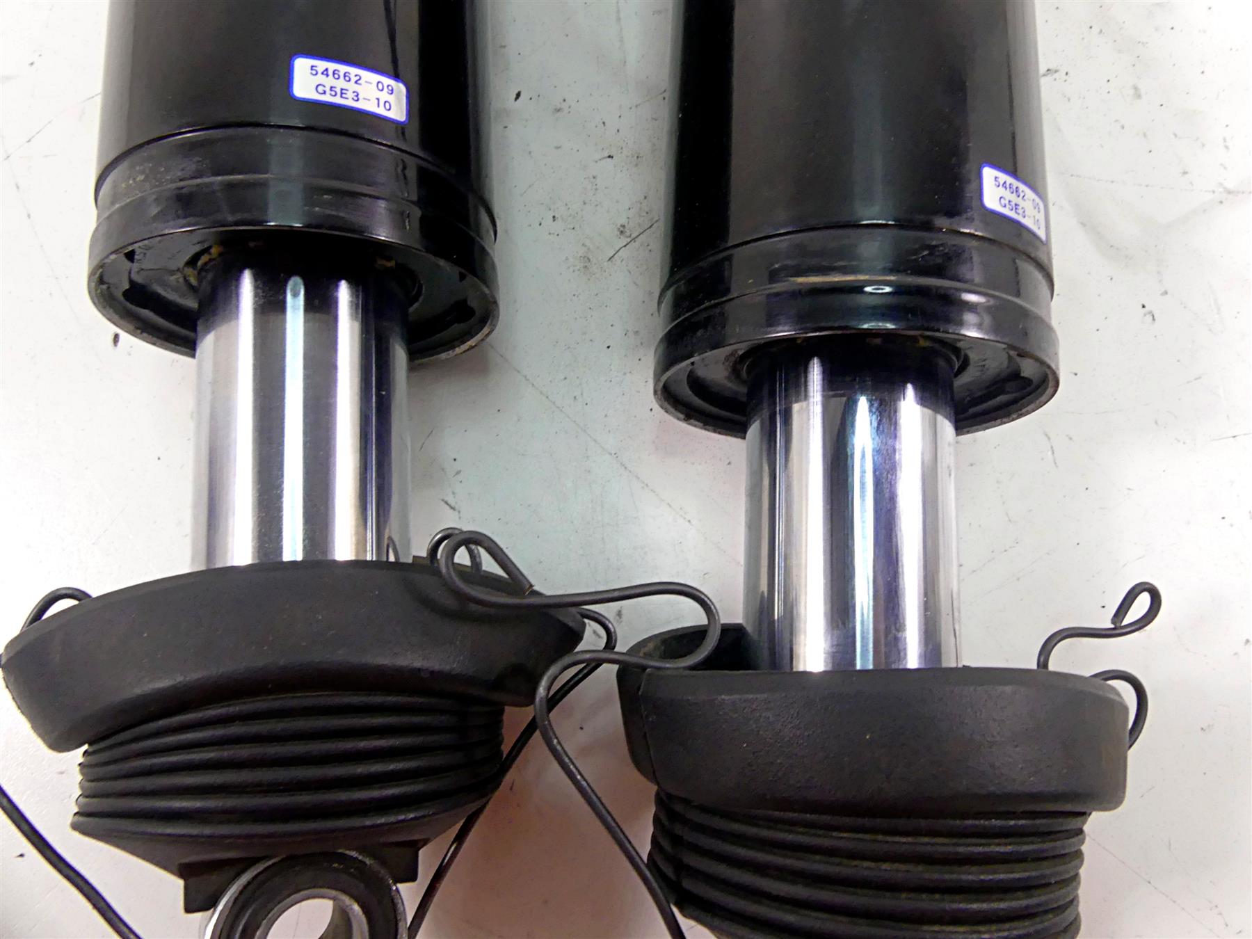 2011 Harley Touring FLTRX Road Glide Rear 12" Air Ride Shock Set 54662-09 {{ shop.shopifyCountryName }} - Mototech271