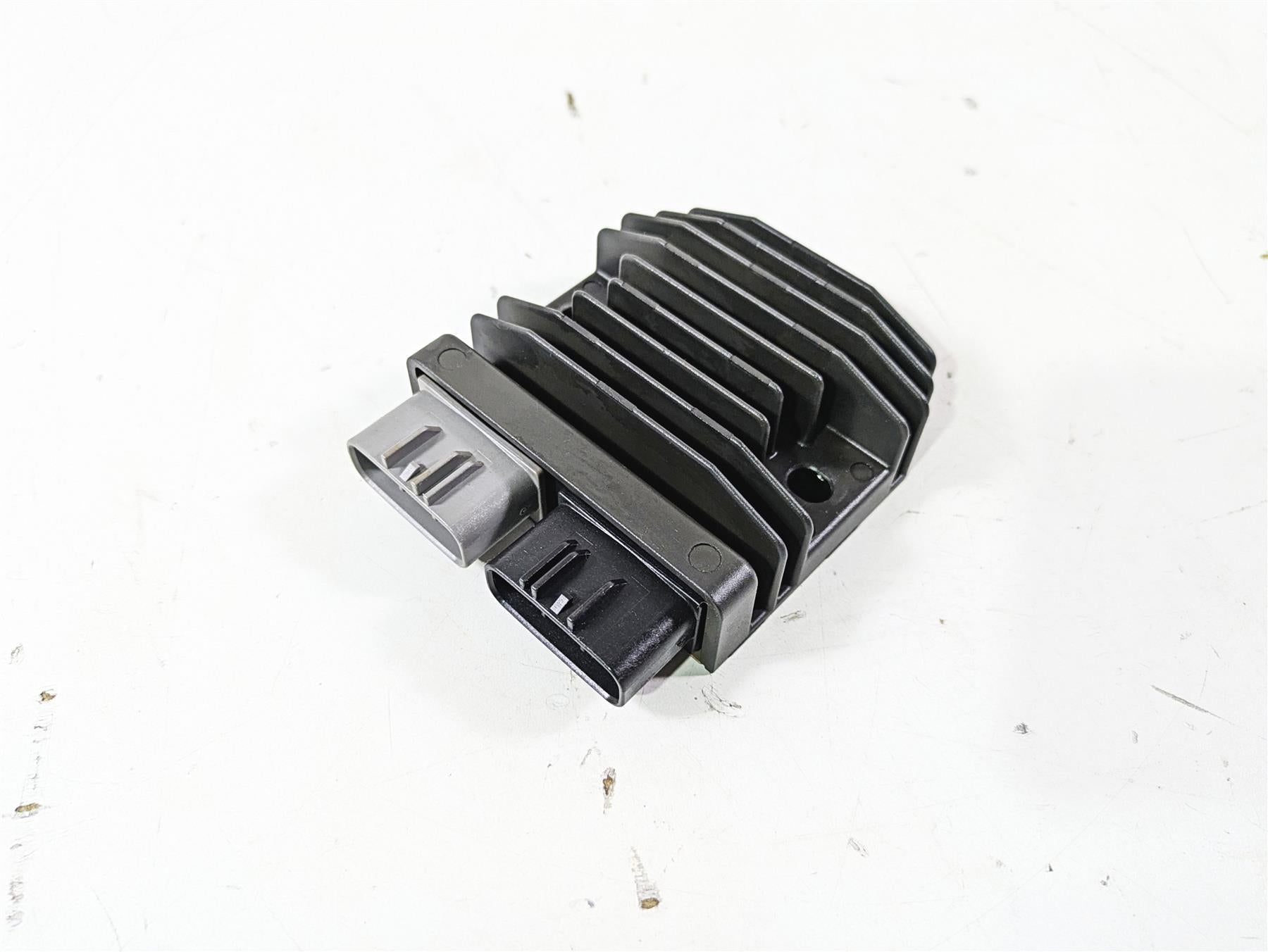 2022 Yamaha YXZ1000 R Rectifier Voltage Regulator B5H-81960-00-00 FH027DA {{ shop.shopifyCountryName }} - Mototech271