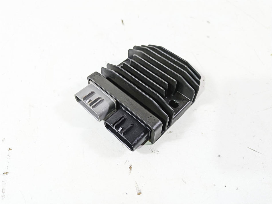 2022 Yamaha YXZ1000 R Rectifier Voltage Regulator B5H-81960-00-00 FH027DA {{ shop.shopifyCountryName }} - Mototech271
