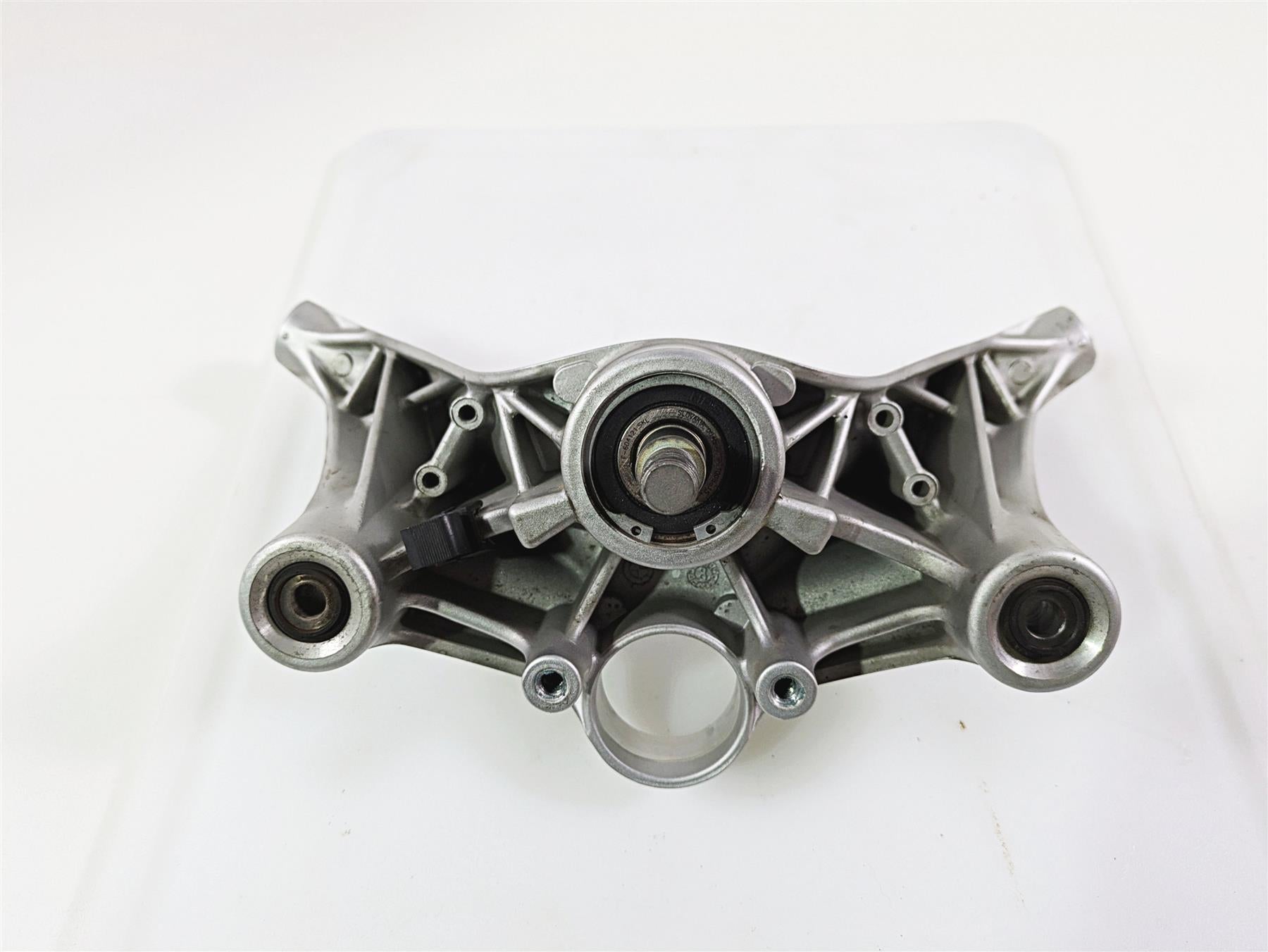 2019 BMW R1250RT K52 Handlebar Mount Upper Triple Tree 32718520053 {{ shop.shopifyCountryName }} - Mototech271