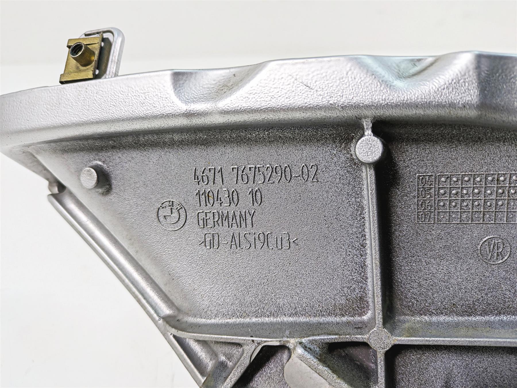 2007 BMW R1200RT K26 Right Footpeg Set& Brake Pedal 46717675290 {{ shop.shopifyCountryName }} - Mototech271