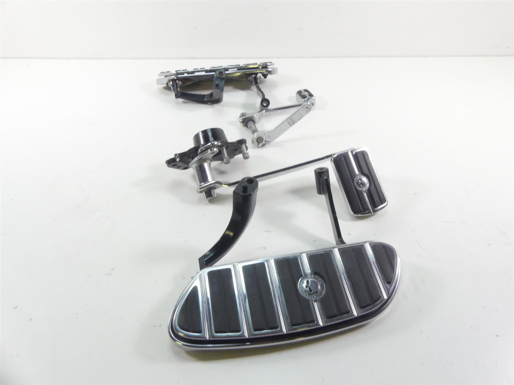 2010 Harley Touring FLHX Street Glide Willie G Skull Front Chrome Floor Boards {{ shop.shopifyCountryName }} - Mototech271