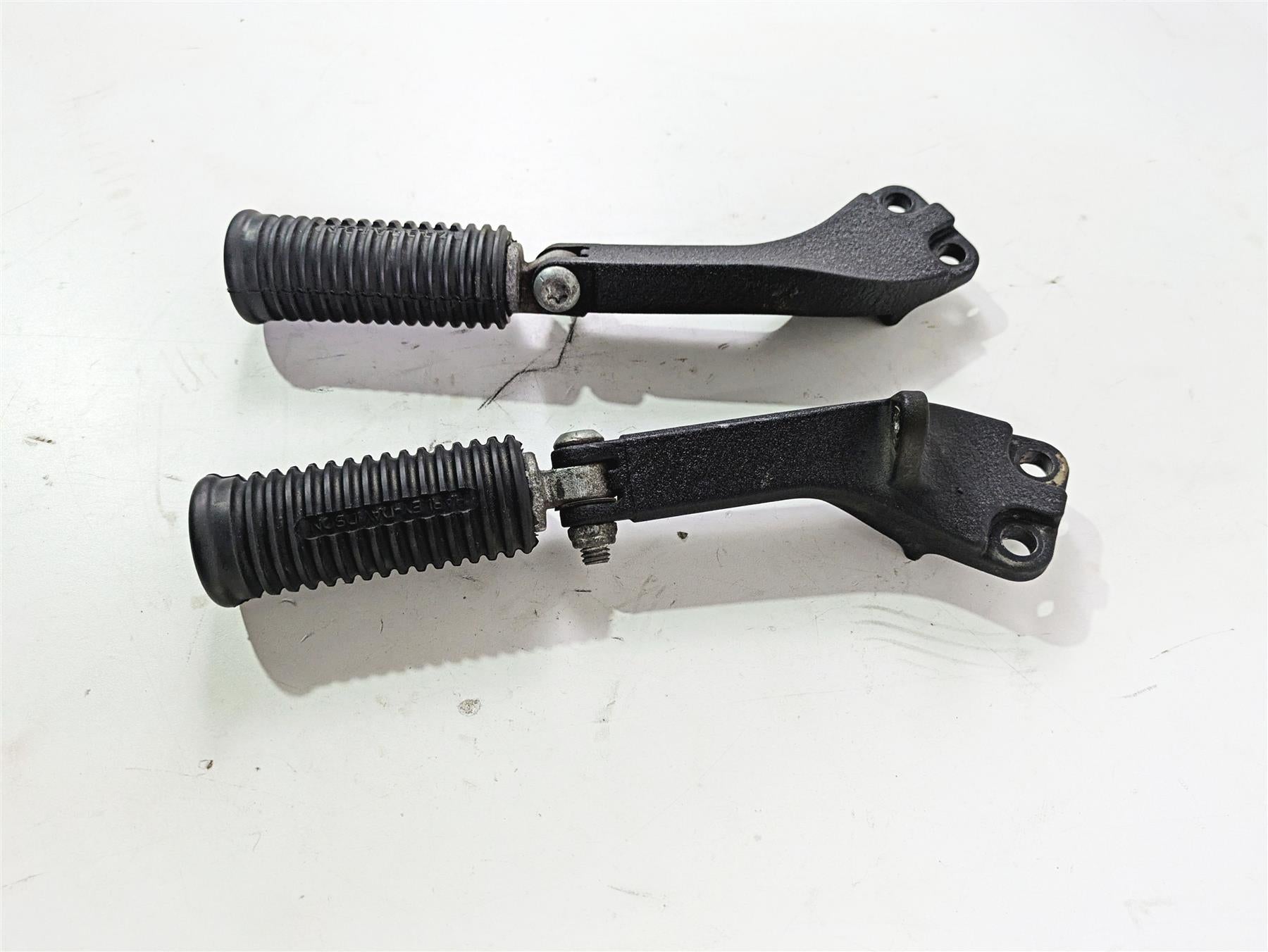 2015 Harley FXDF Dyna Fat Bob Rear Passenger Footpeg Rest Set 49224-06A 49230-06 {{ shop.shopifyCountryName }} - Mototech271