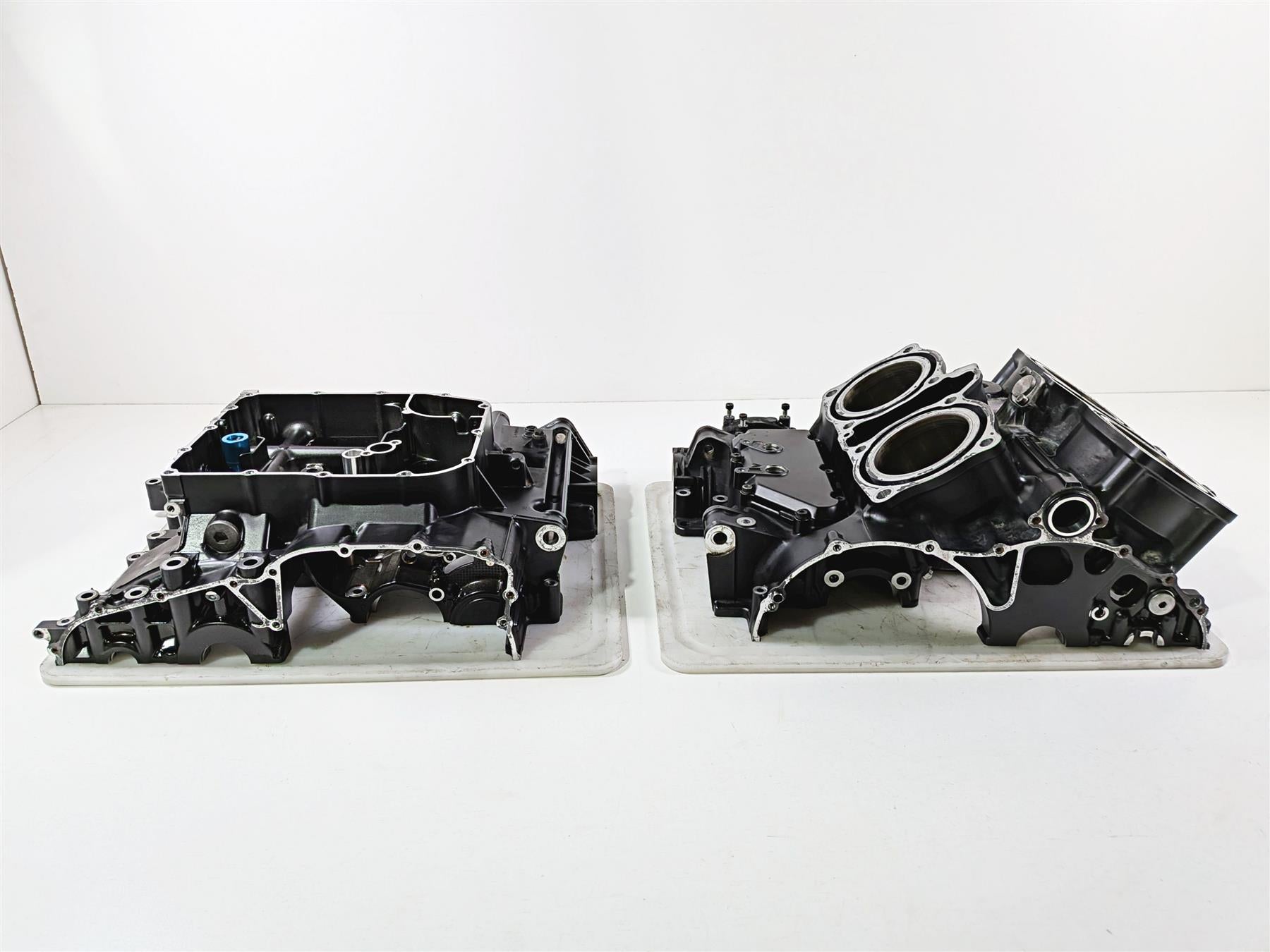 2009 Yamaha VMX17 V-Max 1700 Engine Crank Case Crankcase Set 2S3-15100-11-Mototech271