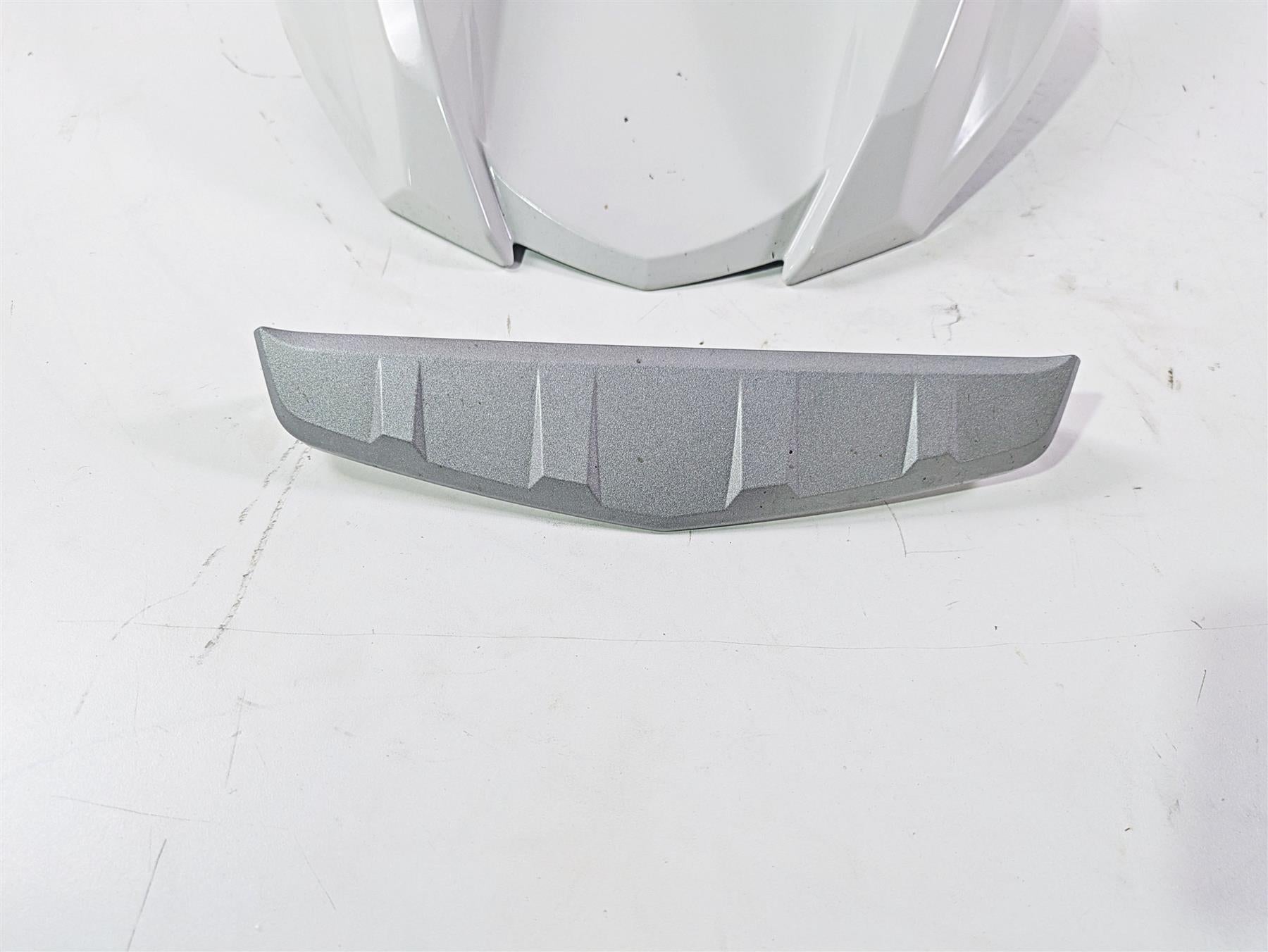 2010 BMW R1200GS K25 Front Upper Fender Alpin White 46617705227 46617705228 {{ shop.shopifyCountryName }} - Mototech271