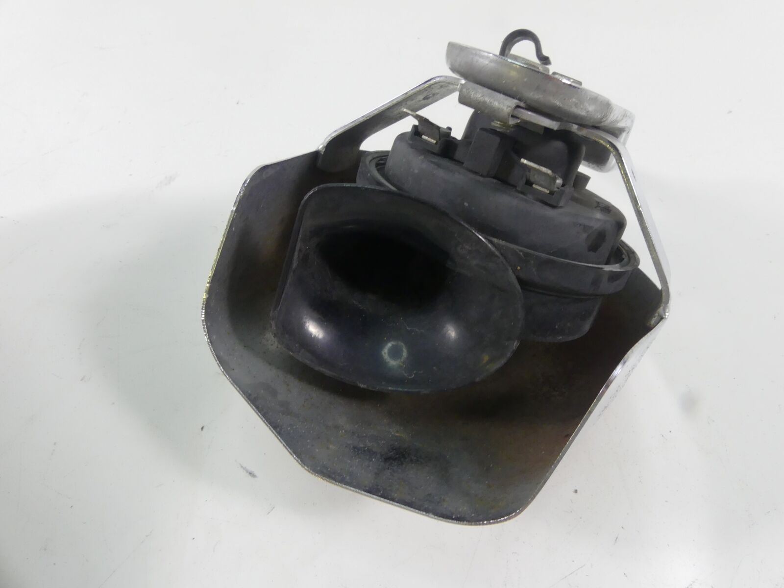 2006 Harley Touring FLHTCU SE CVO Horn With Chrome Cover 69012-93A {{ shop.shopifyCountryName }} - Mototech271