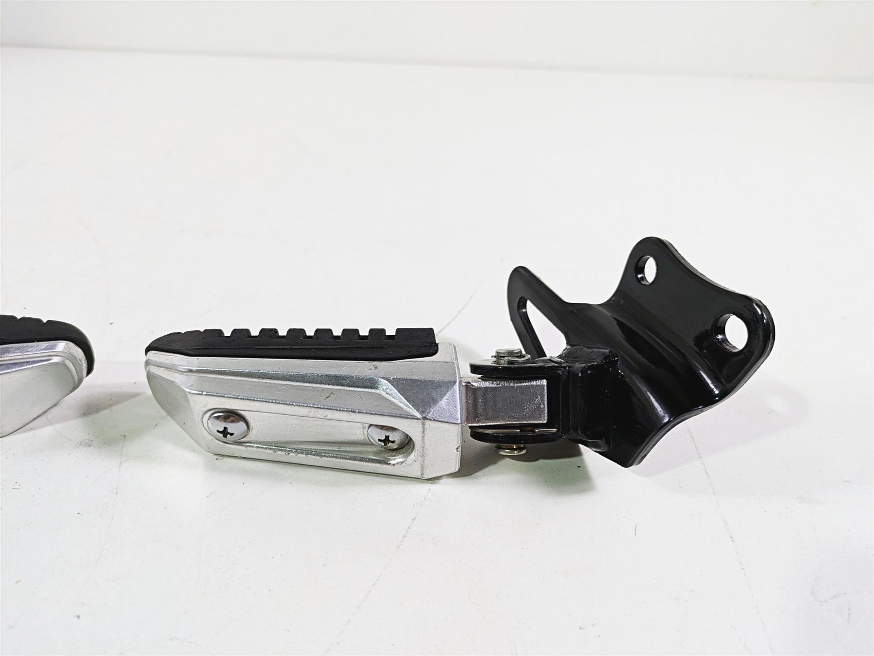 2016 Suzuki M109R VZR1800 Boulevard Rear Passenger Footpeg Set 43600-48G00 {{ shop.shopifyCountryName }} - Mototech271