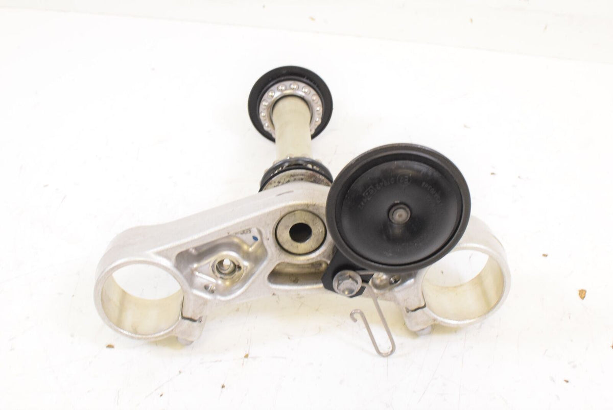 2012 Triumph Daytona 675 41mm Lower Triple Tree Steering Yoke T2044130 {{ shop.shopifyCountryName }} - Mototech271
