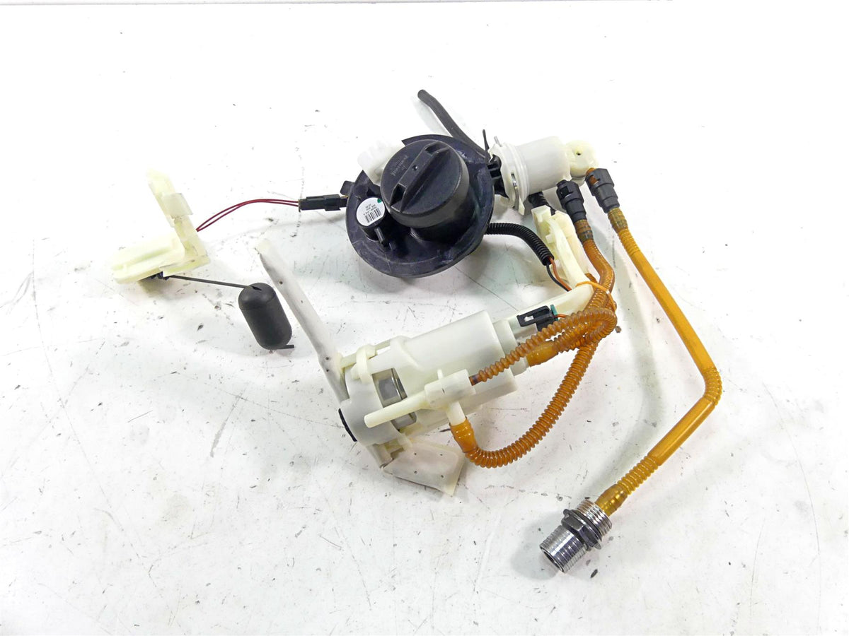2015 Harley Touring FLHXS Street Glide Fuel Gas Petrol Pump 75069-08C {{ shop.shopifyCountryName }} - Mototech271