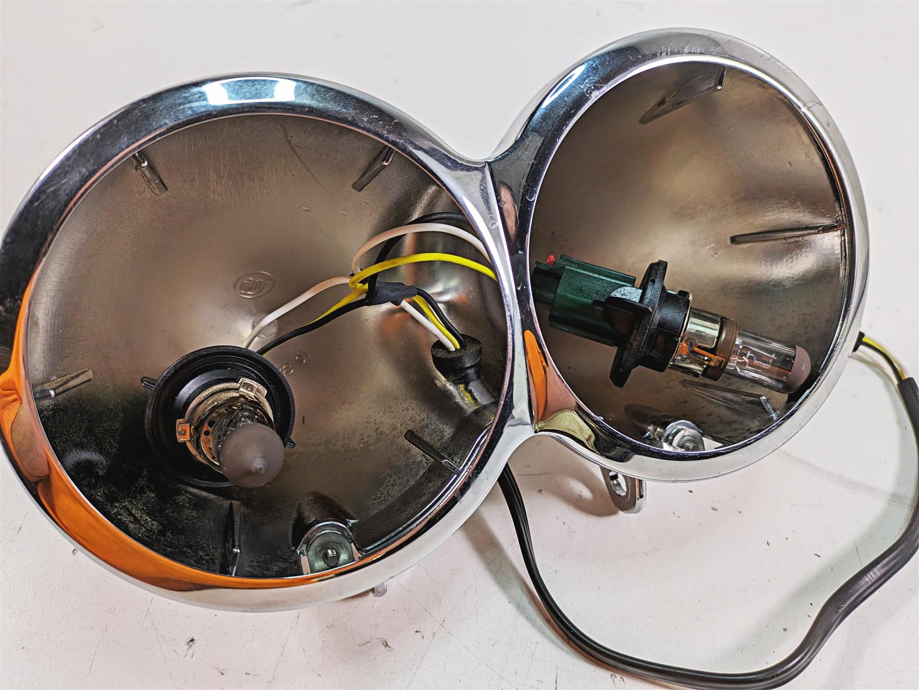 2009 Harley Dyna FXDFSE CVO Fat Bob Headlight Head Light Housing +Bulbs 69798-08 {{ shop.shopifyCountryName }} - Mototech271