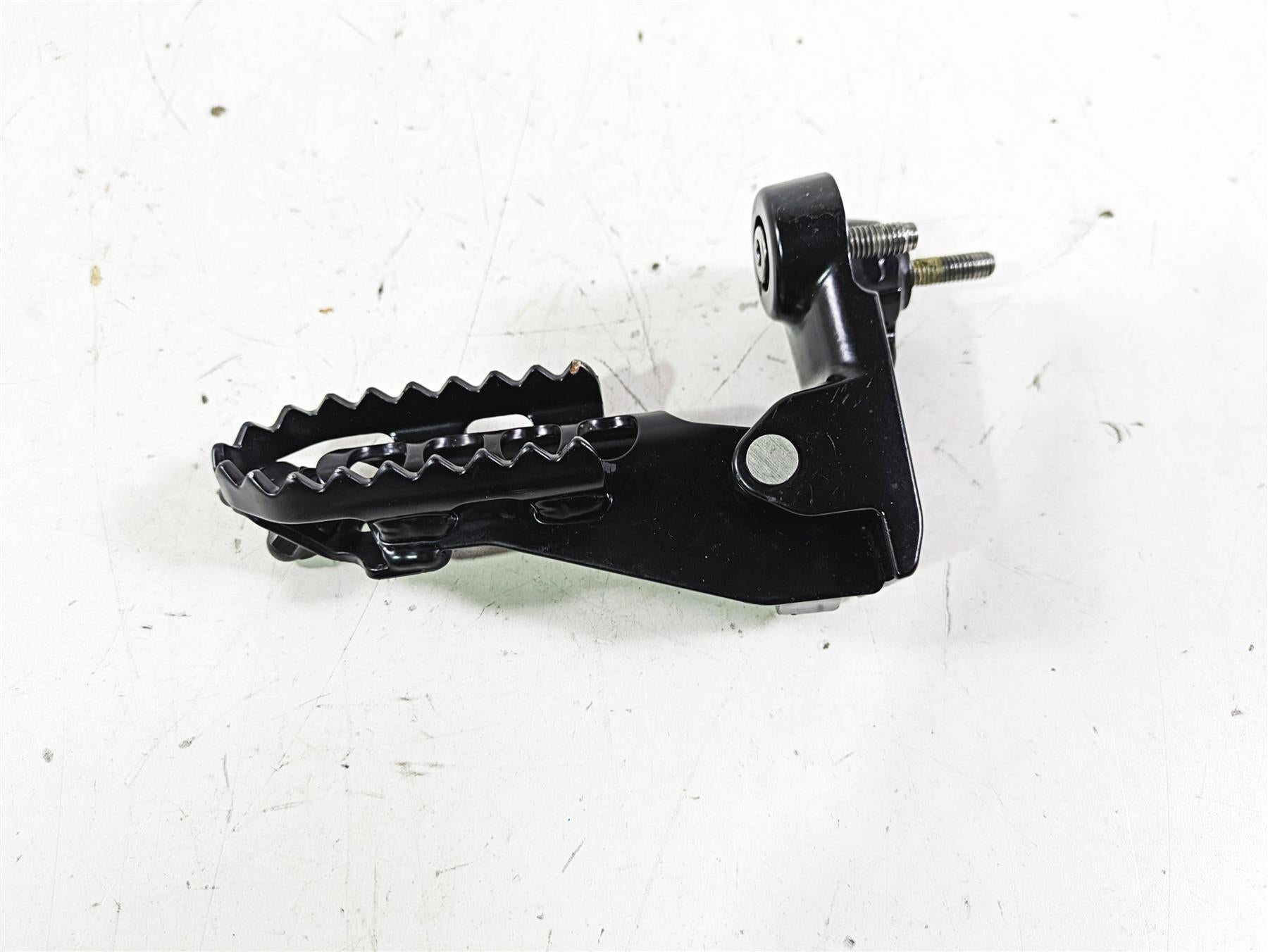 2020 Triumph Street Scrambler 900 Right Rider Footpeg Foot Peg T2081790 {{ shop.shopifyCountryName }} - Mototech271