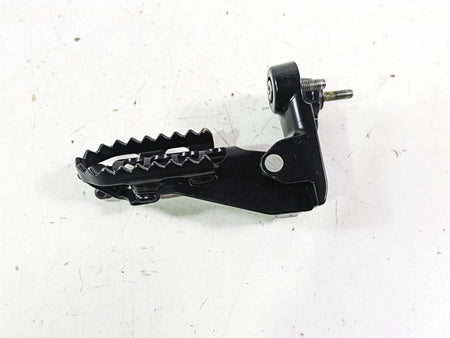 2020 Triumph Street Scrambler 900 Right Rider Footpeg Foot Peg T2081790 {{ shop.shopifyCountryName }} - Mototech271