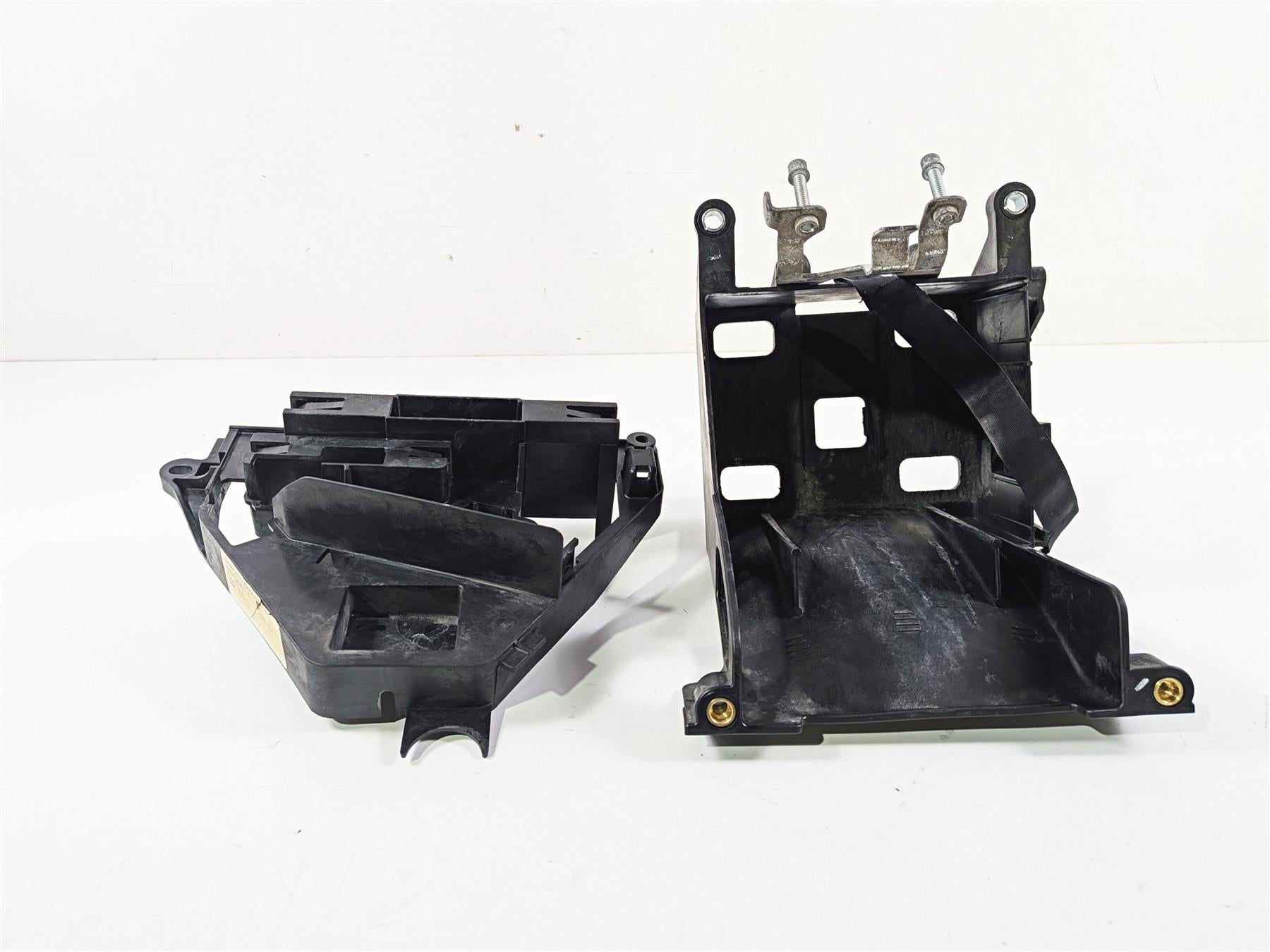2020 Harley Touring FLTRK Road Glide Battery Electrical Tray -Read 69200175 {{ shop.shopifyCountryName }} - Mototech271