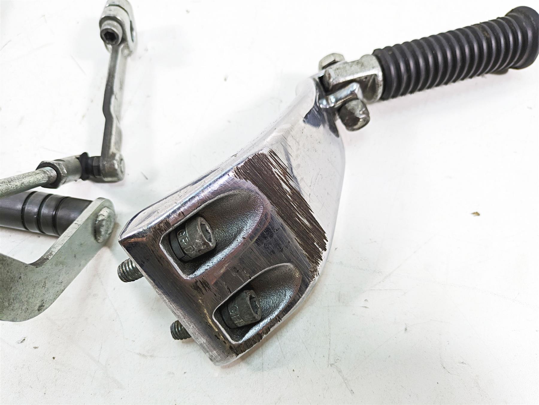 2005 Harley Dyna FXDL Low Rider Left Front Footpeg & Shifter Mid -Read 50639-90A {{ shop.shopifyCountryName }} - Mototech271