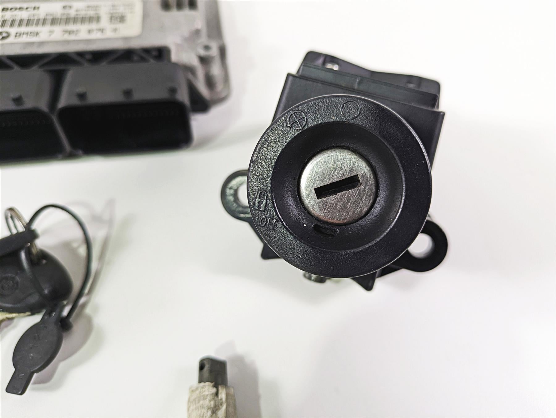 2006 BMW R1200GS K255 Adv Cdi Ignition Switch Key Locks Set 13618521661 7702076 {{ shop.shopifyCountryName }} - Mototech271